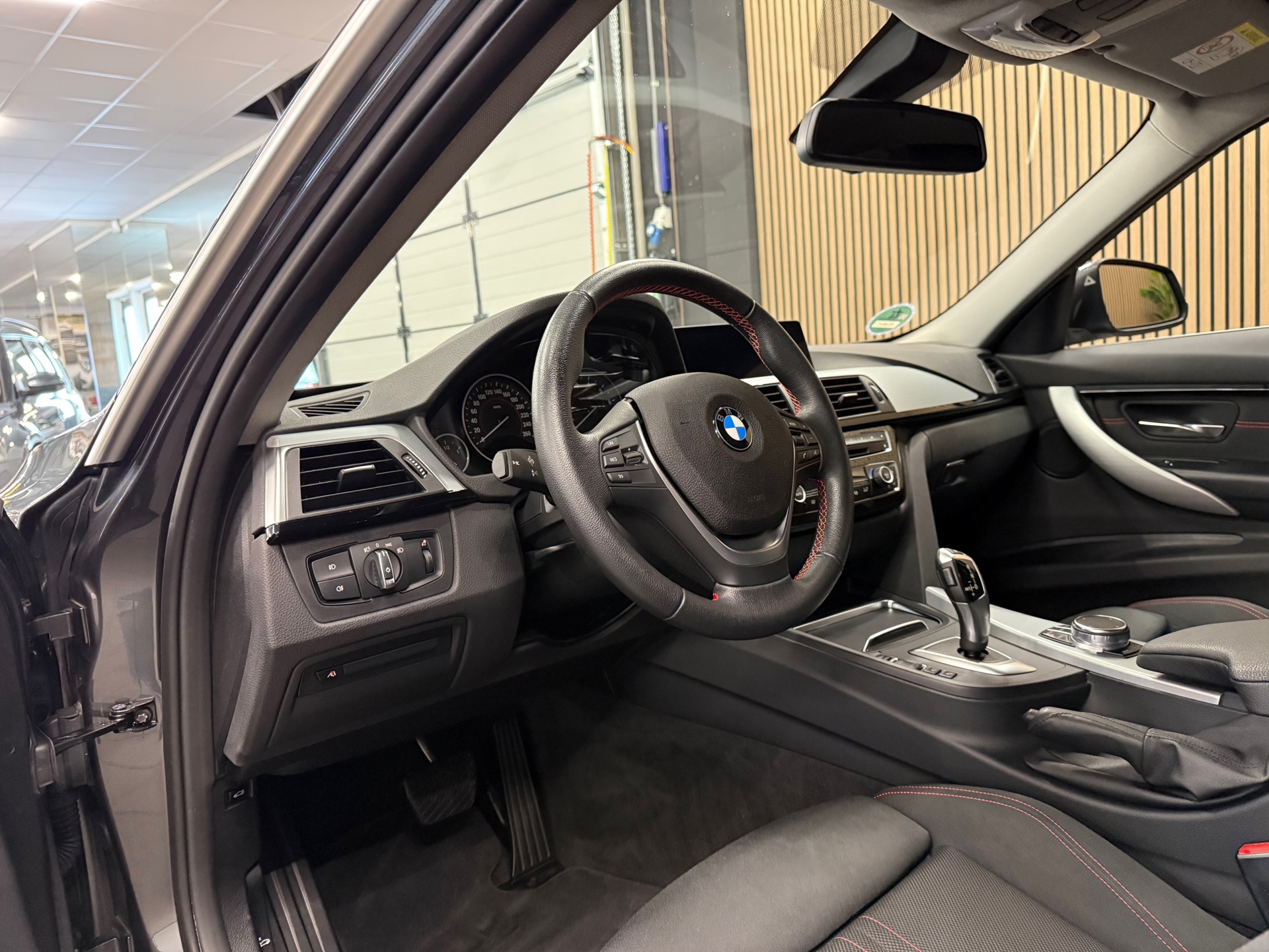https://www.autokooy.nl//xml/images/55464148-13.JPG