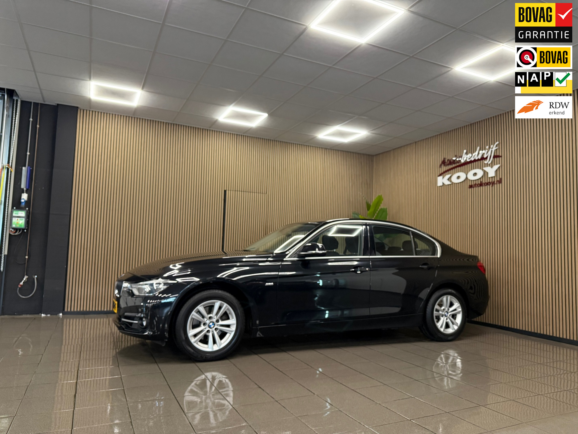 BMW 3-serie 318i Executive * Automaat / Dealer onderhouden / Afn. Trekhaak / LED / Navigatie / NL Auto *
