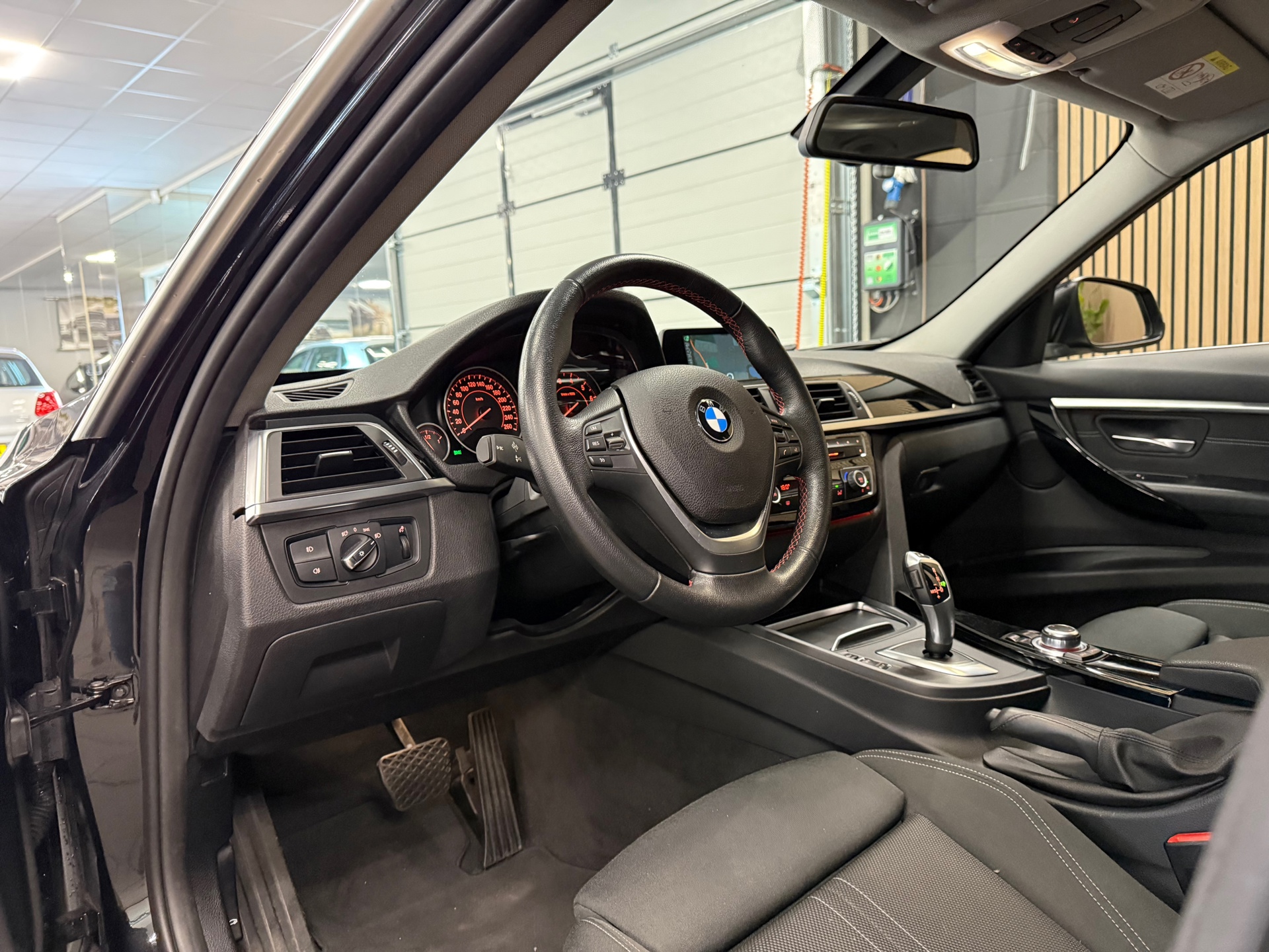 https://www.autokooy.nl//xml/images/55464400-13.JPG