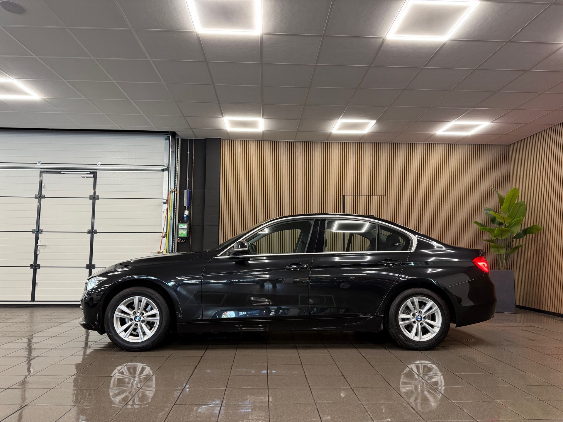 https://www.autokooy.nl//xml/images/55464400-2.JPG