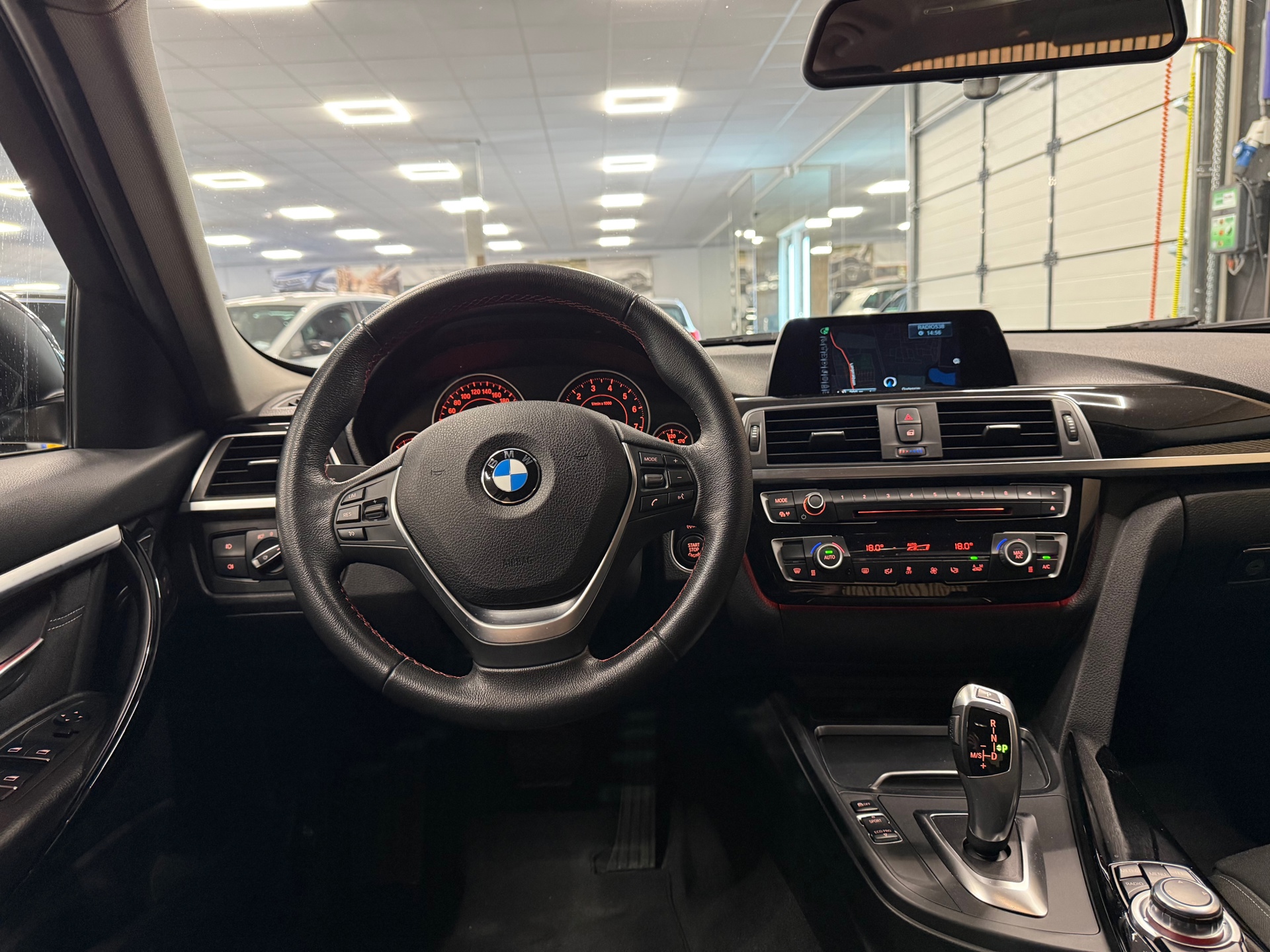 https://www.autokooy.nl//xml/images/55464400-22.JPG