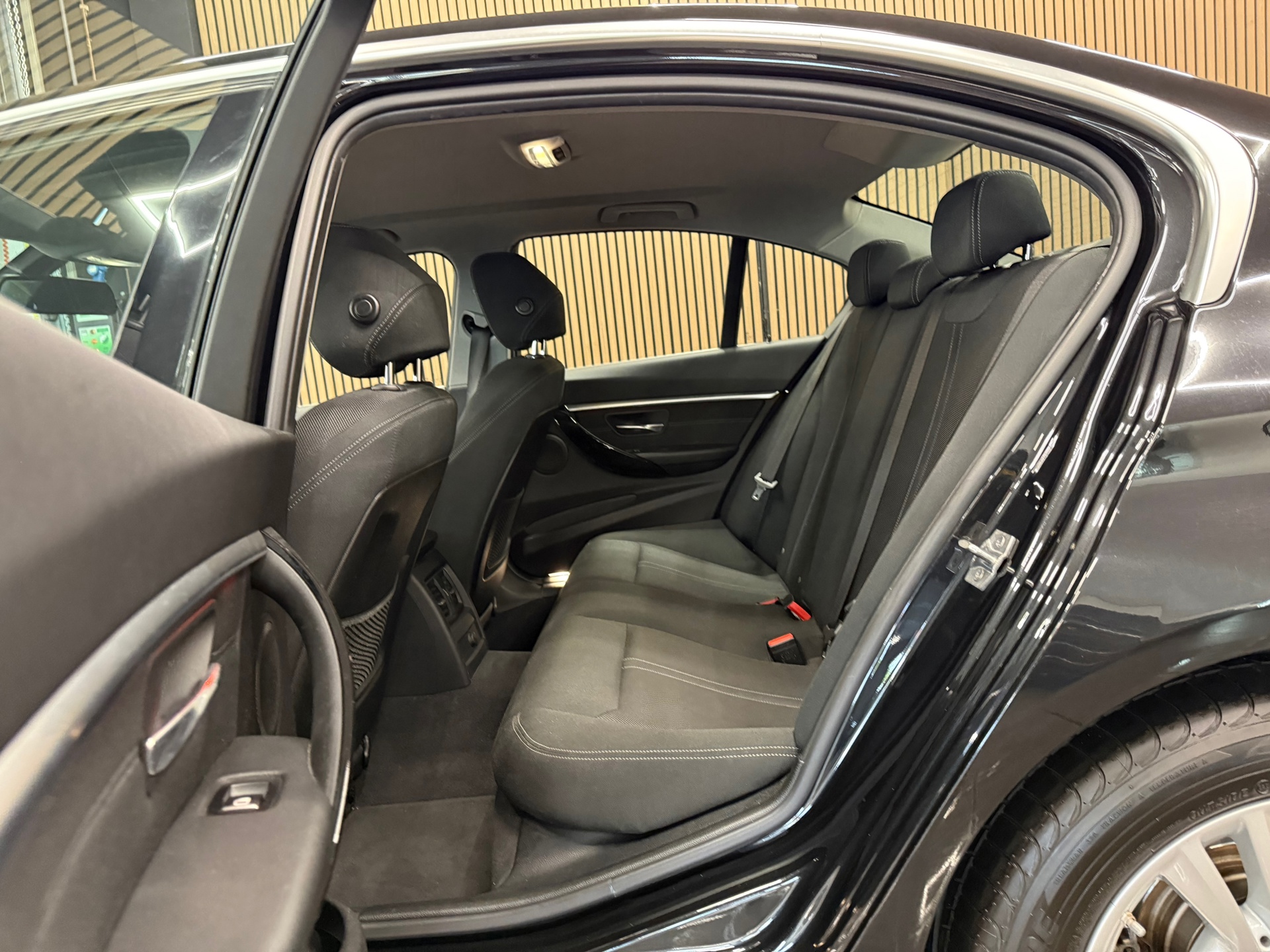https://www.autokooy.nl//xml/images/55464400-23.JPG