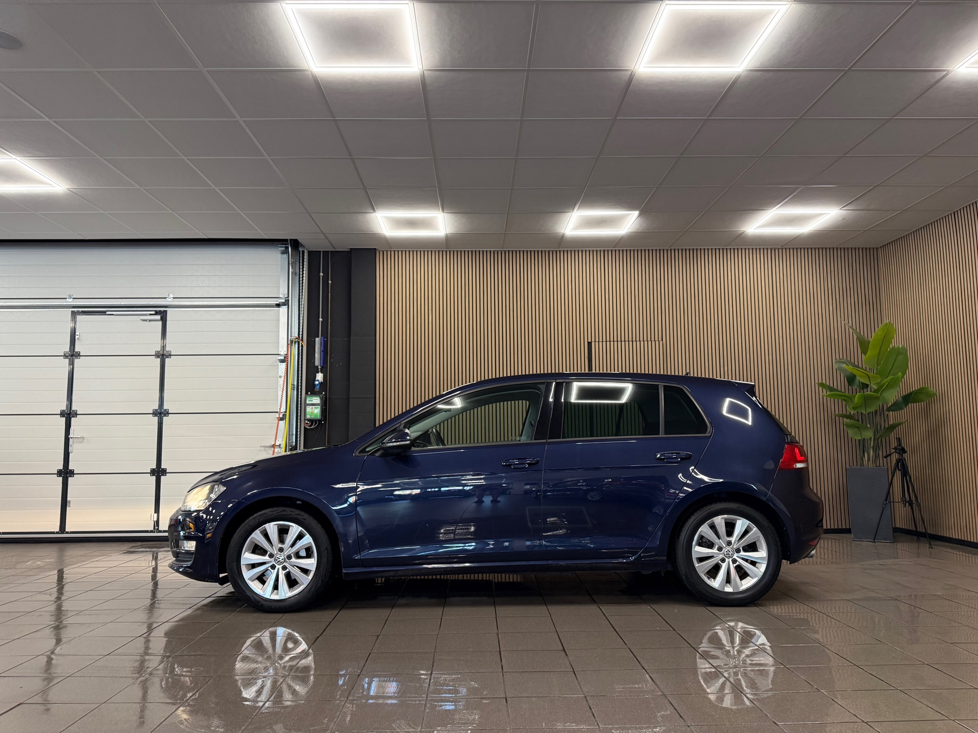 https://www.autokooy.nl//xml/images/55526895-2.JPG