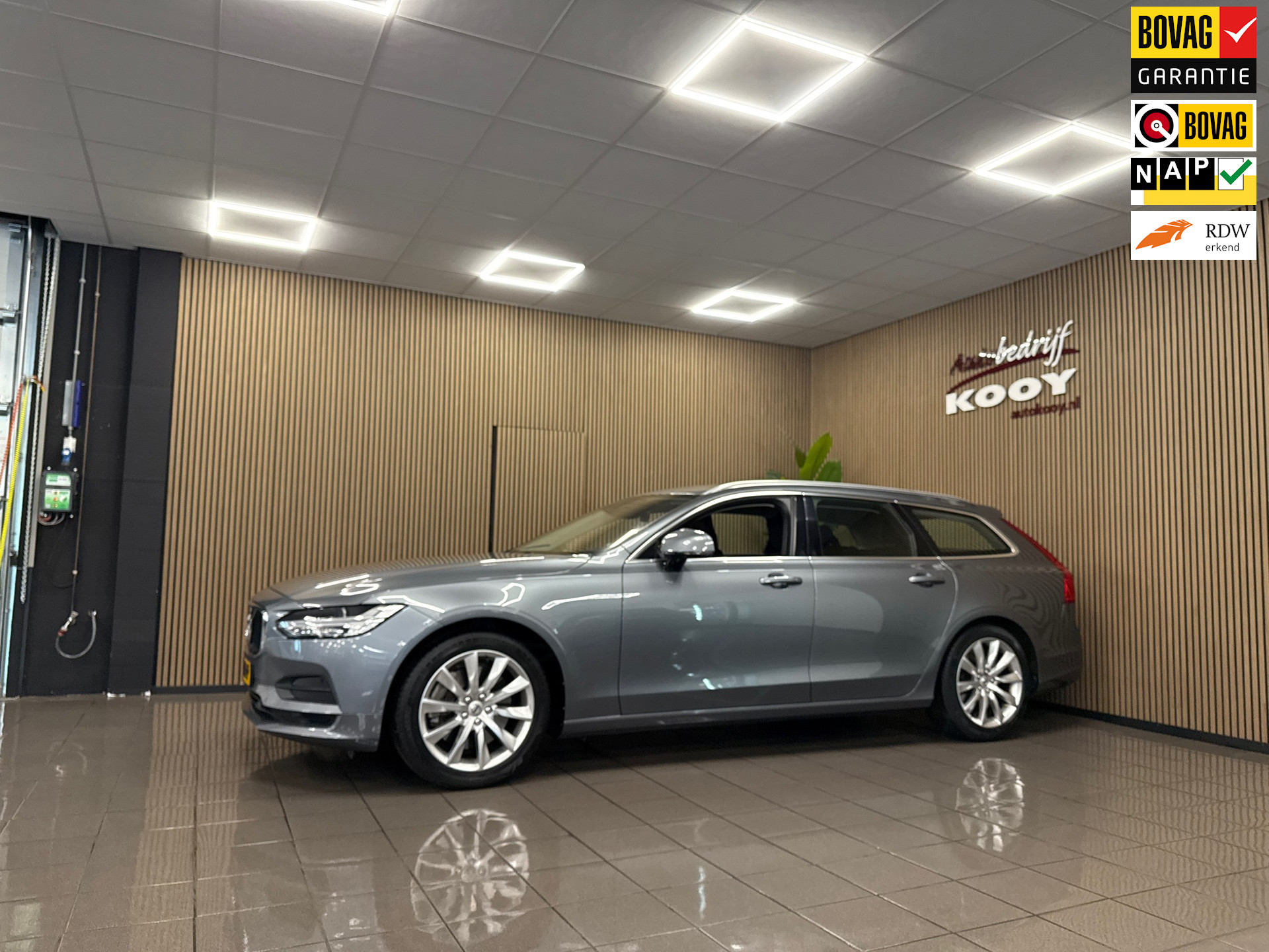 Volvo V90 2.0 T5 90th Anniversary Edition * Automaat / Trekhaak / Navigatie / Camera / NL Auto *