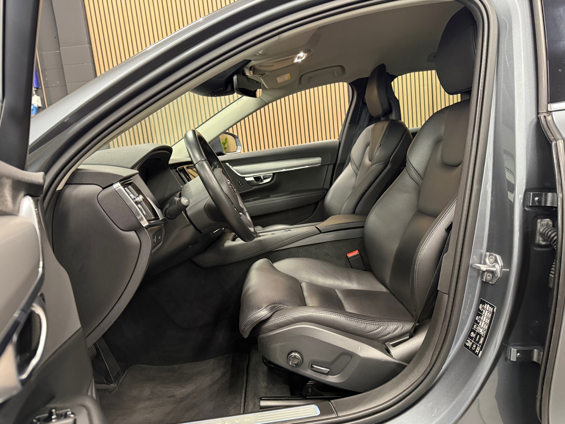 https://www.autokooy.nl//xml/images/55556815-13.JPG