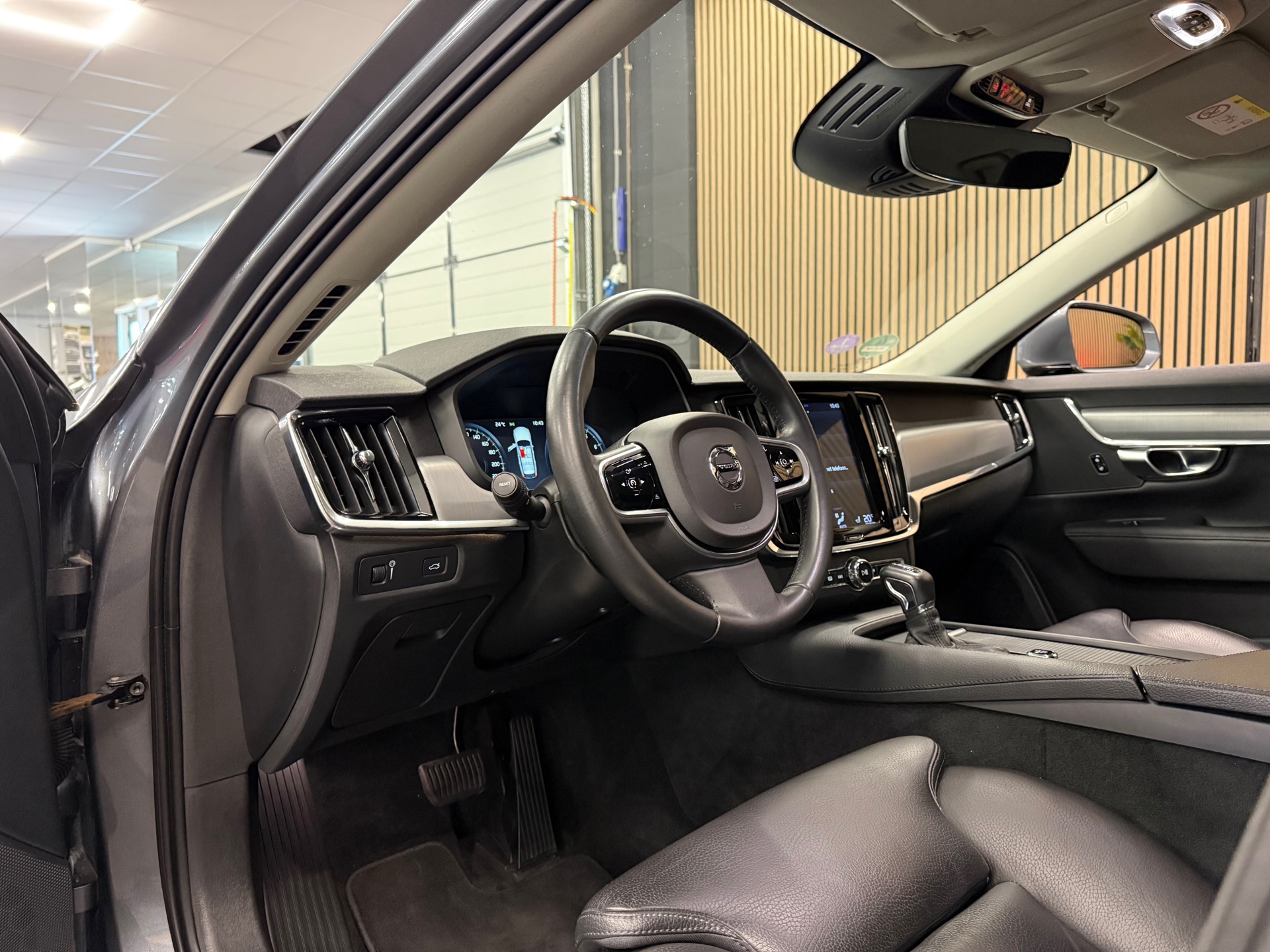 https://www.autokooy.nl//xml/images/55556815-14.JPG