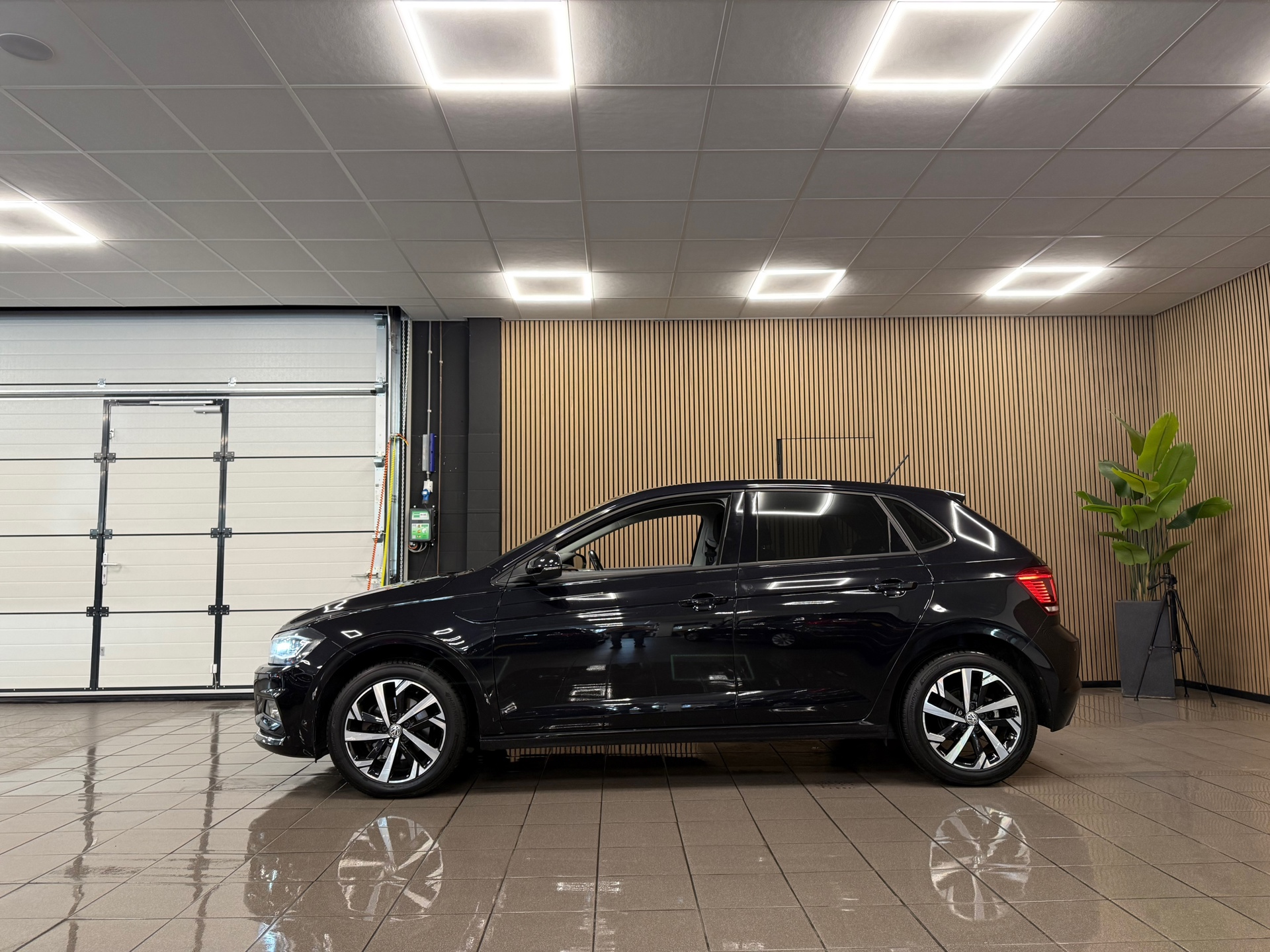 https://www.autokooy.nl//xml/images/55567156-2.JPG