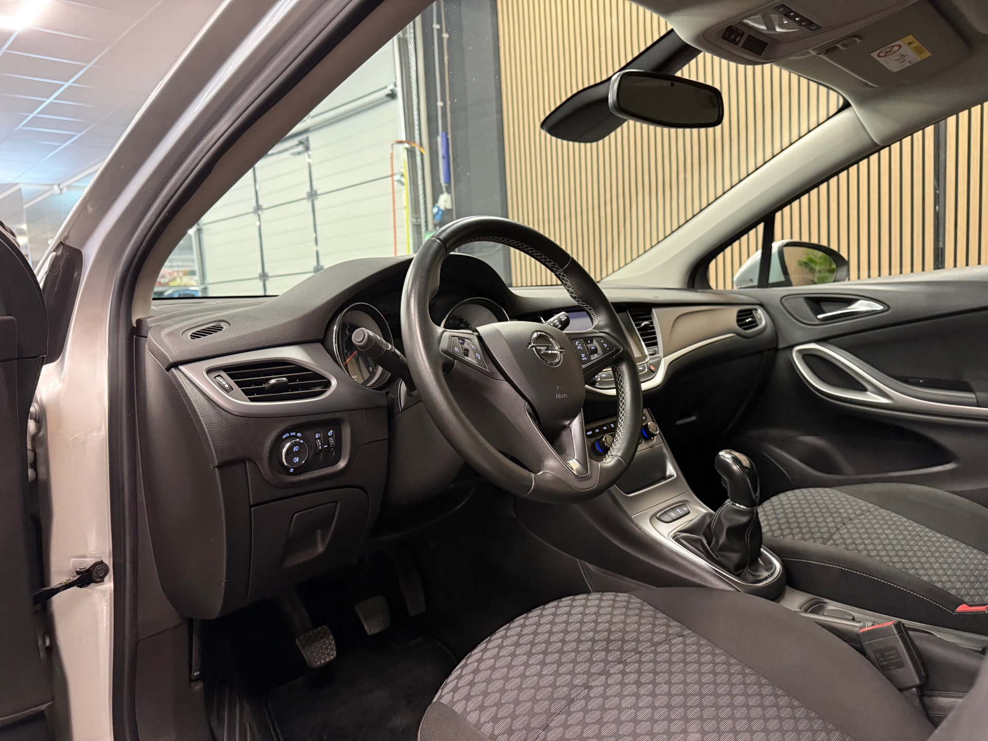 https://www.autokooy.nl//xml/images/55895177-12.JPG