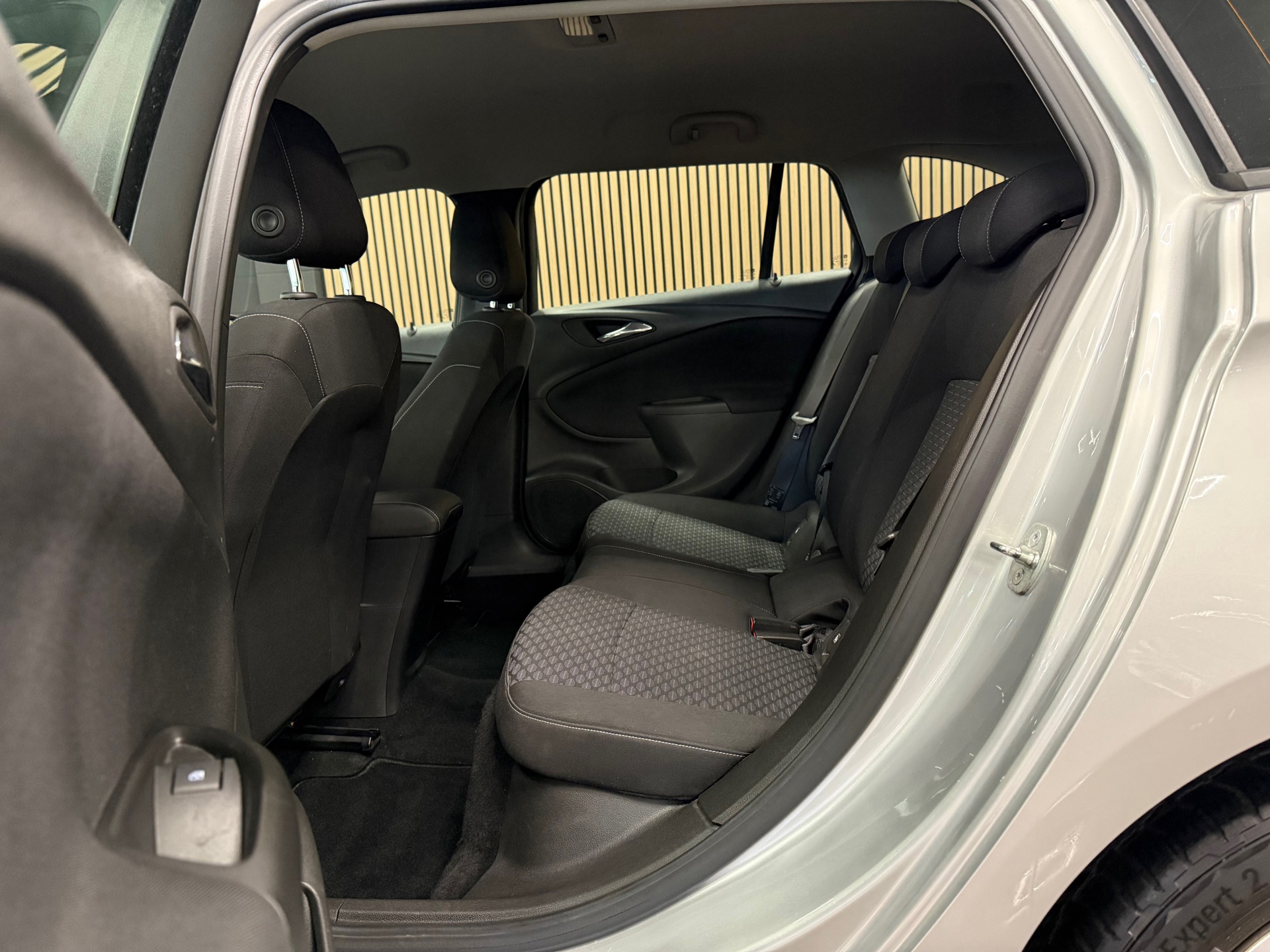 https://www.autokooy.nl//xml/images/55895177-23.JPG