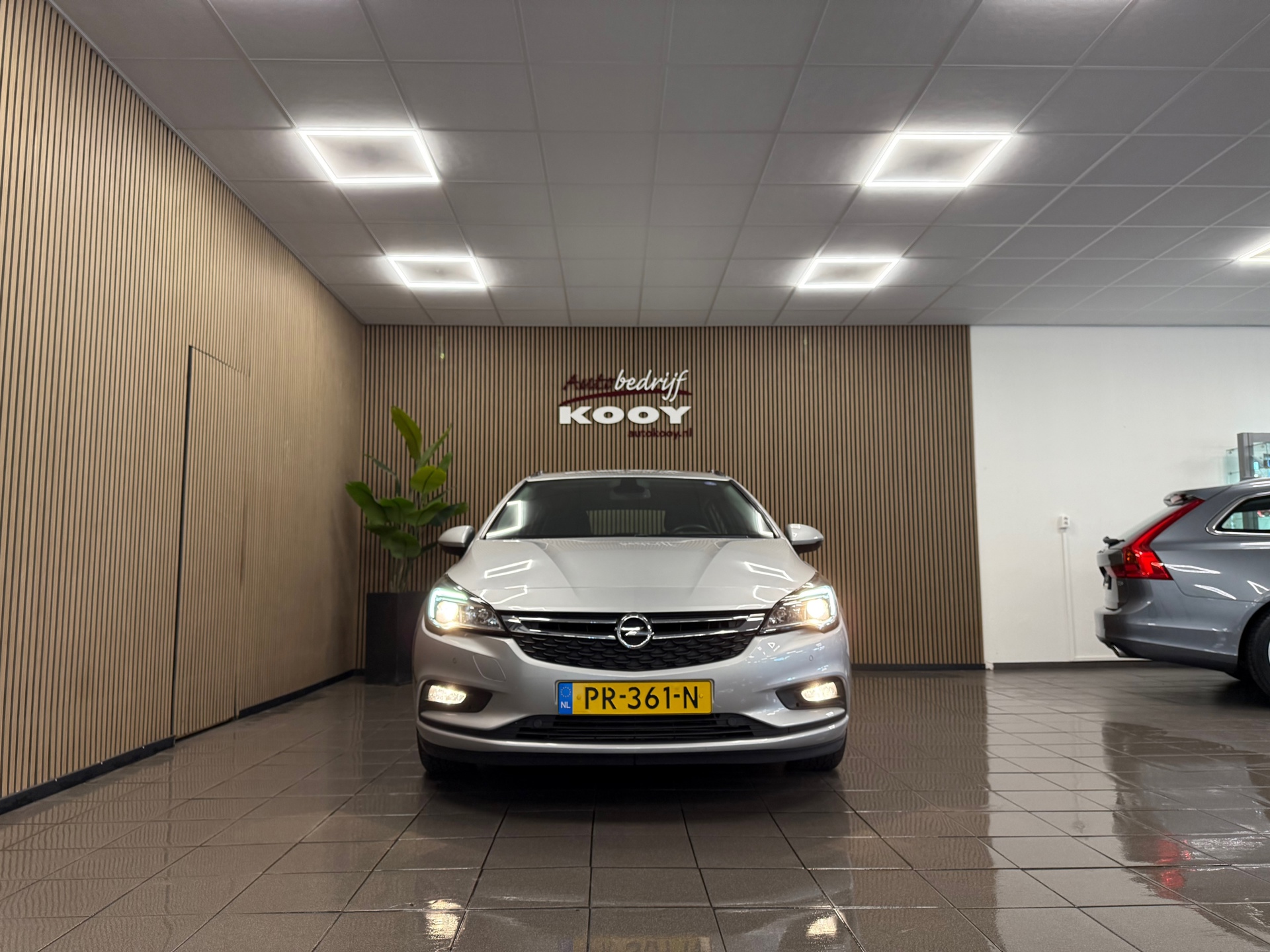 https://www.autokooy.nl//xml/images/55895177-8.JPG