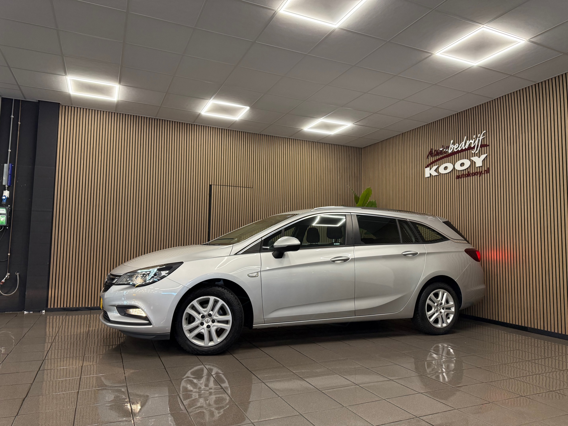 https://www.autokooy.nl//xml/images/55895177-9.JPG