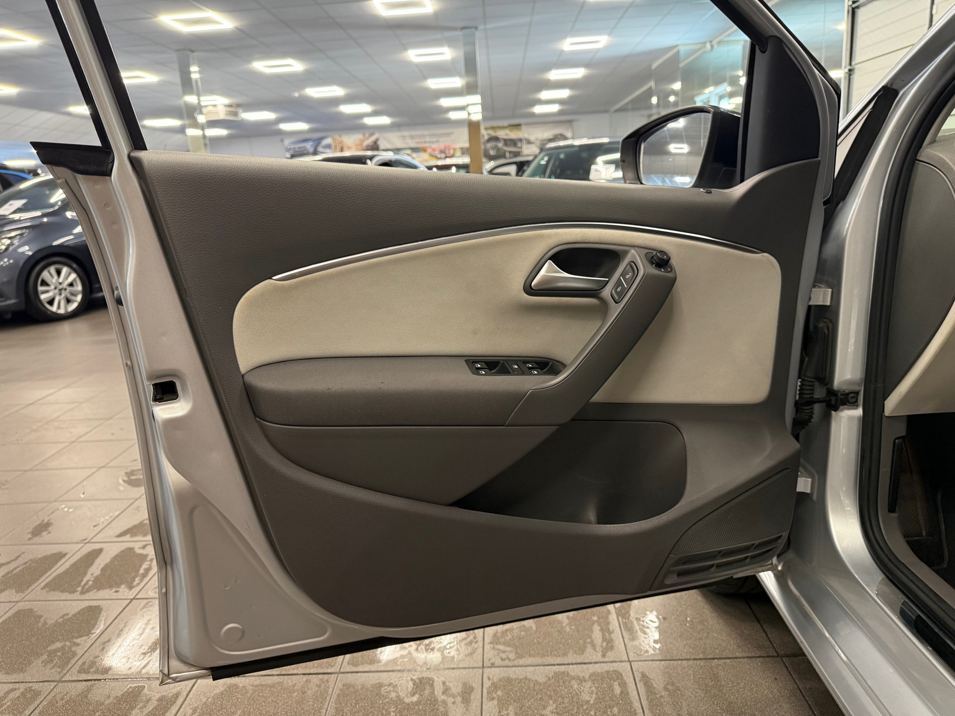 https://www.autokooy.nl//xml/images/55920594-10.JPG