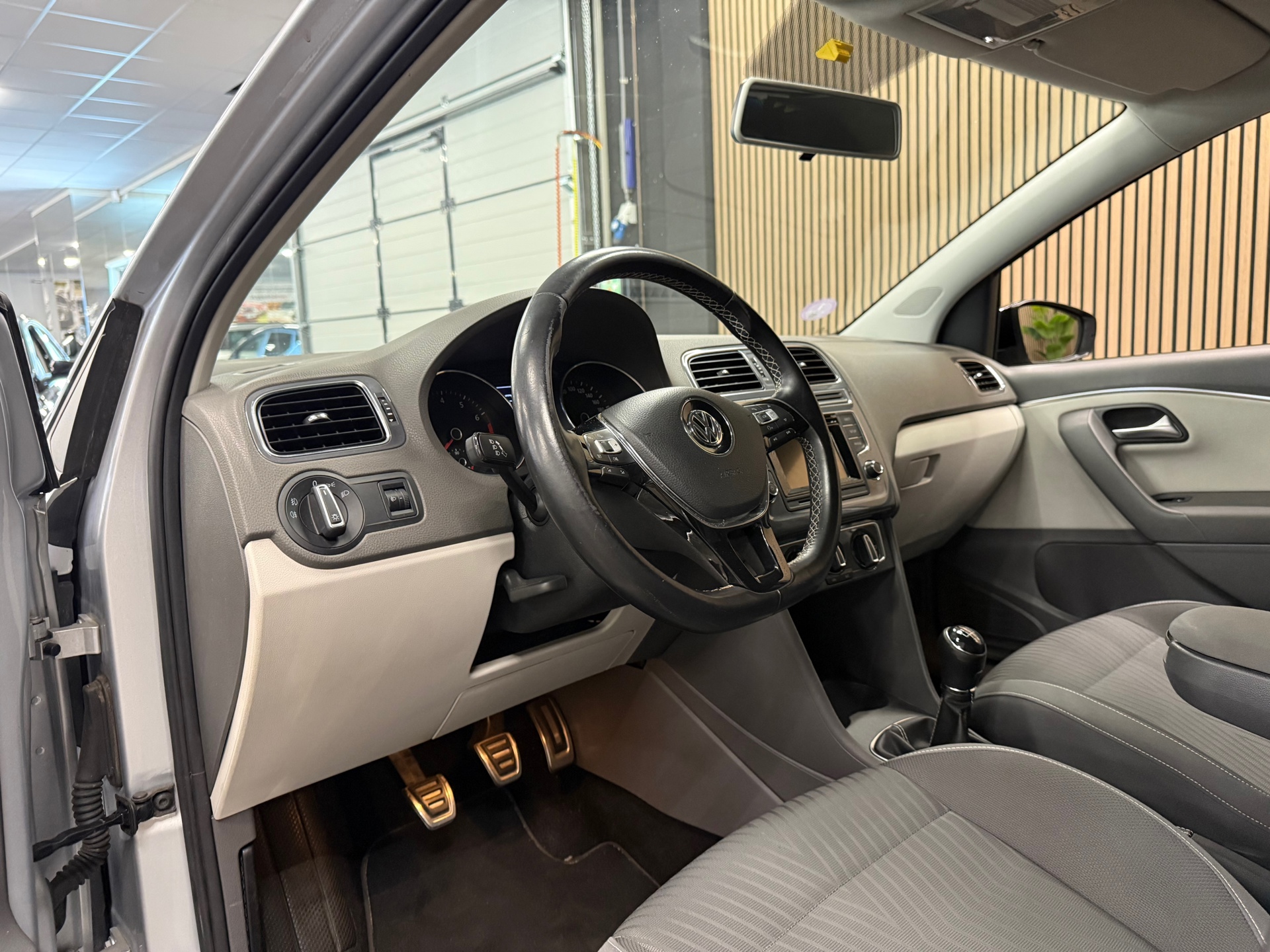 https://www.autokooy.nl//xml/images/55920594-13.JPG