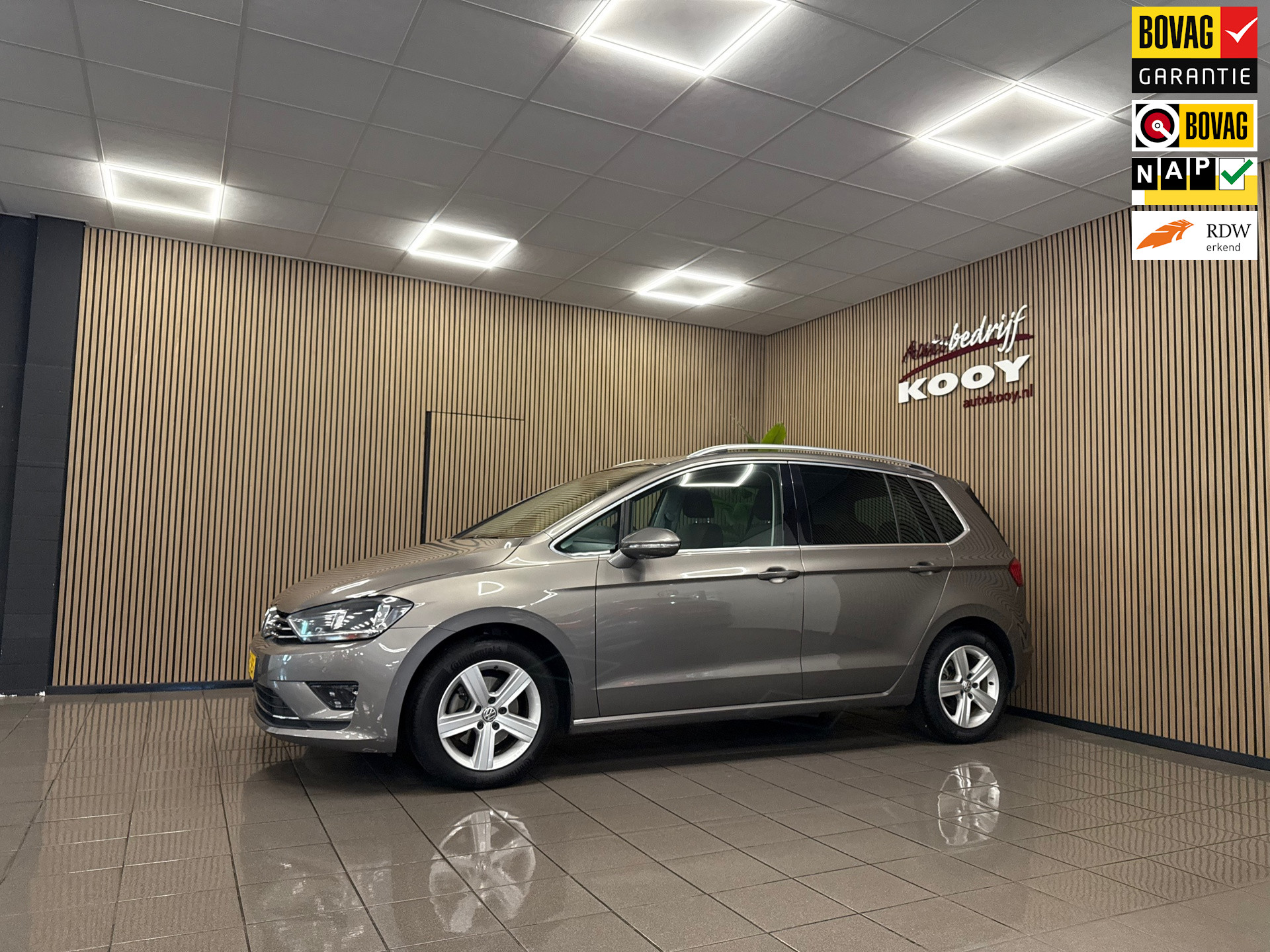 Volkswagen Golf Sportsvan 1.2 TSI Highline * Automaat / Panoramadak / Navigatie / Parkeersensoren / NL Auto *