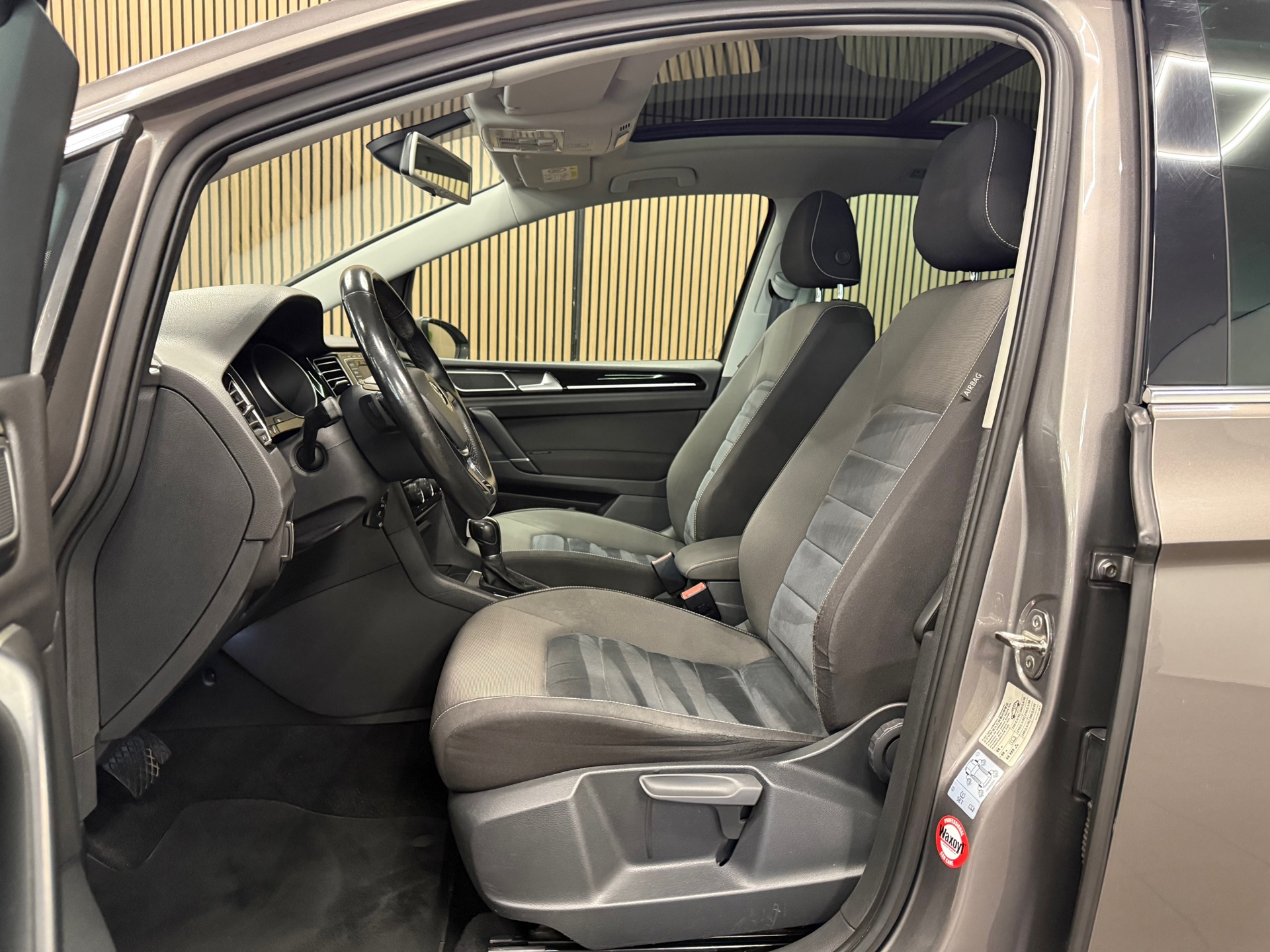 https://www.autokooy.nl//xml/images/55920921-11.JPG