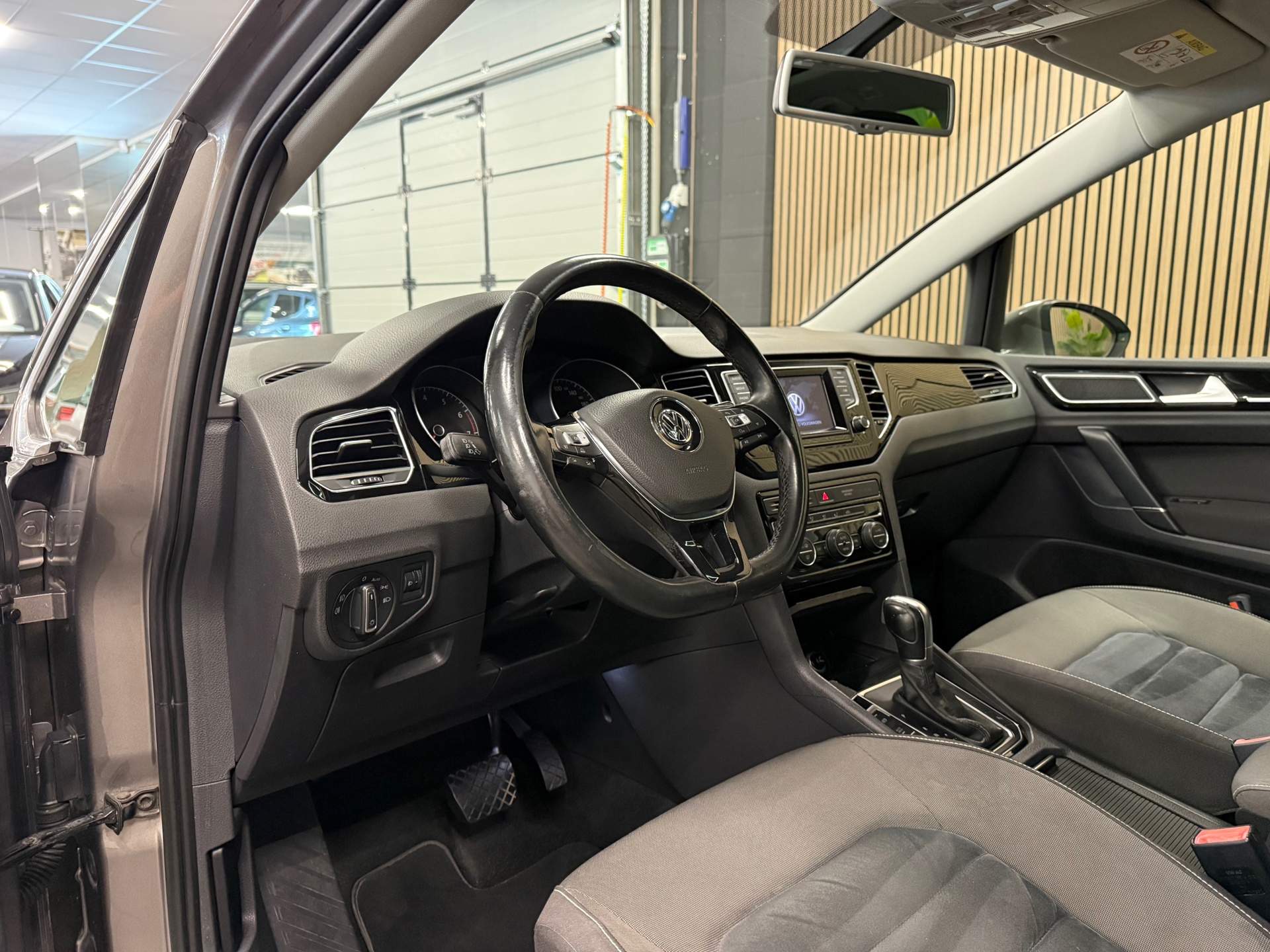 https://www.autokooy.nl//xml/images/55920921-12.JPG