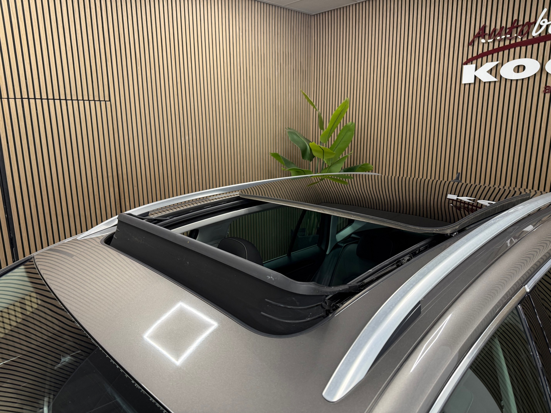 https://www.autokooy.nl//xml/images/55920921-23.JPG
