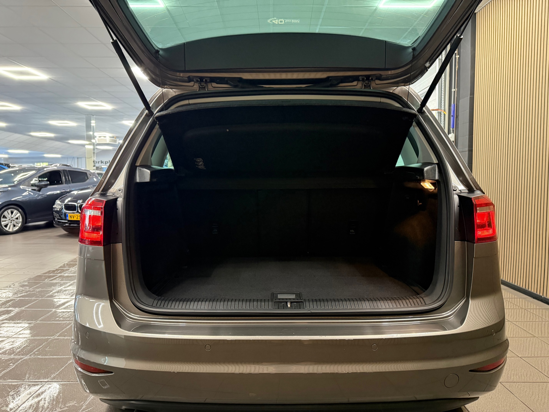 https://www.autokooy.nl//xml/images/55920921-5.JPG