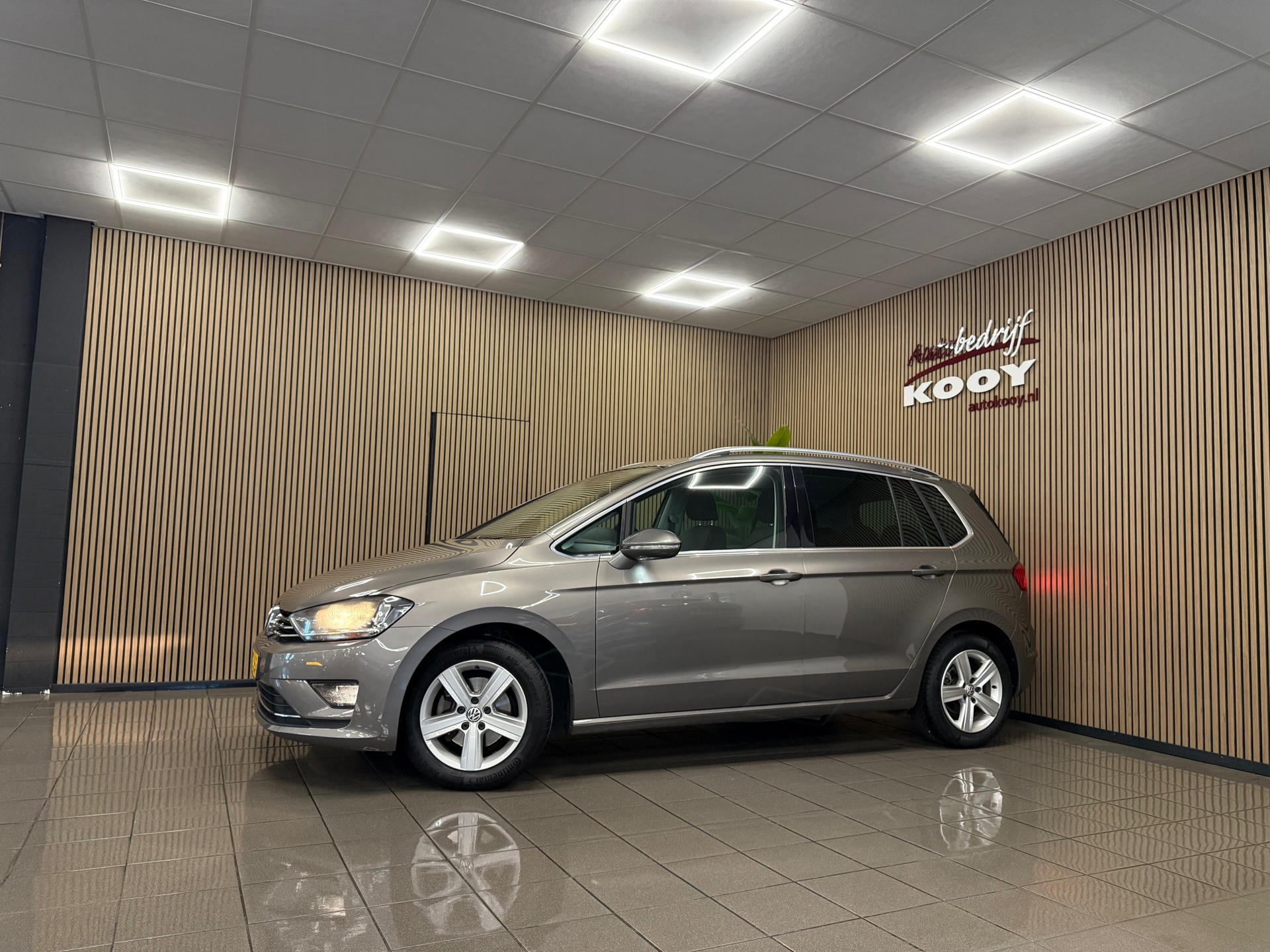 https://www.autokooy.nl//xml/images/55920921-9.JPG