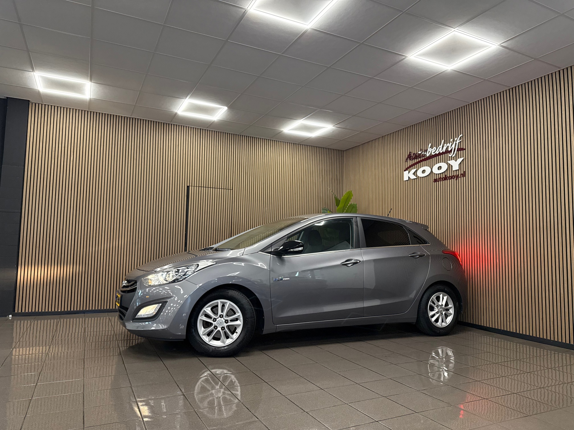 https://www.autokooy.nl//xml/images/55945790-10.JPG