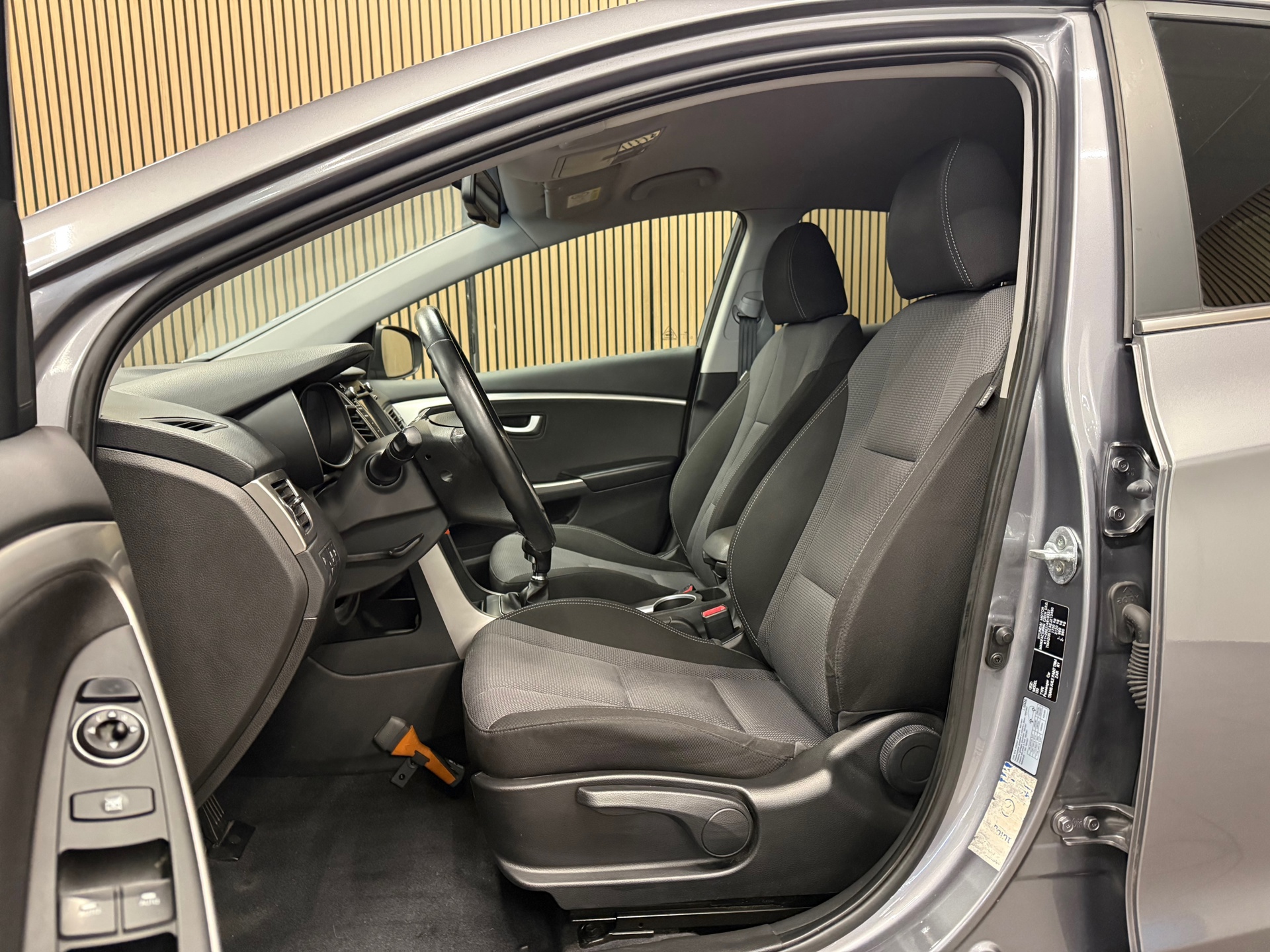 https://www.autokooy.nl//xml/images/55945790-13.JPG