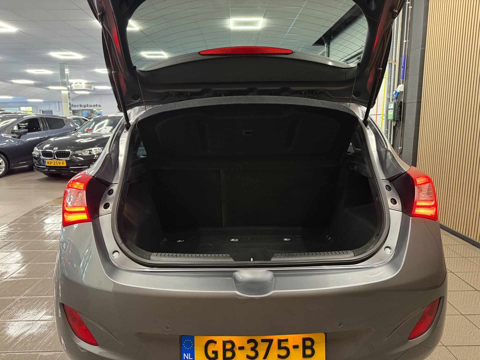 https://www.autokooy.nl//xml/images/55945790-5.JPG