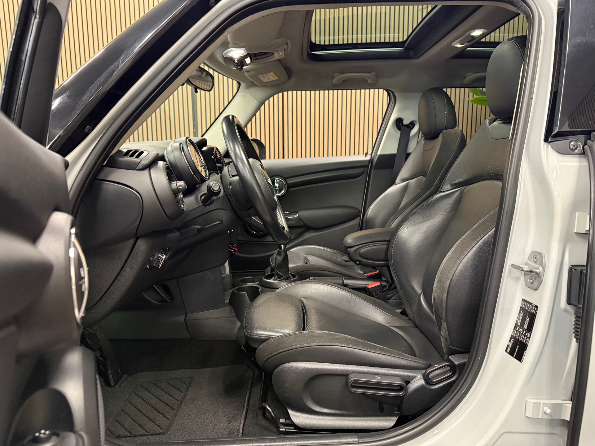 https://www.autokooy.nl//xml/images/55997081-11.JPG