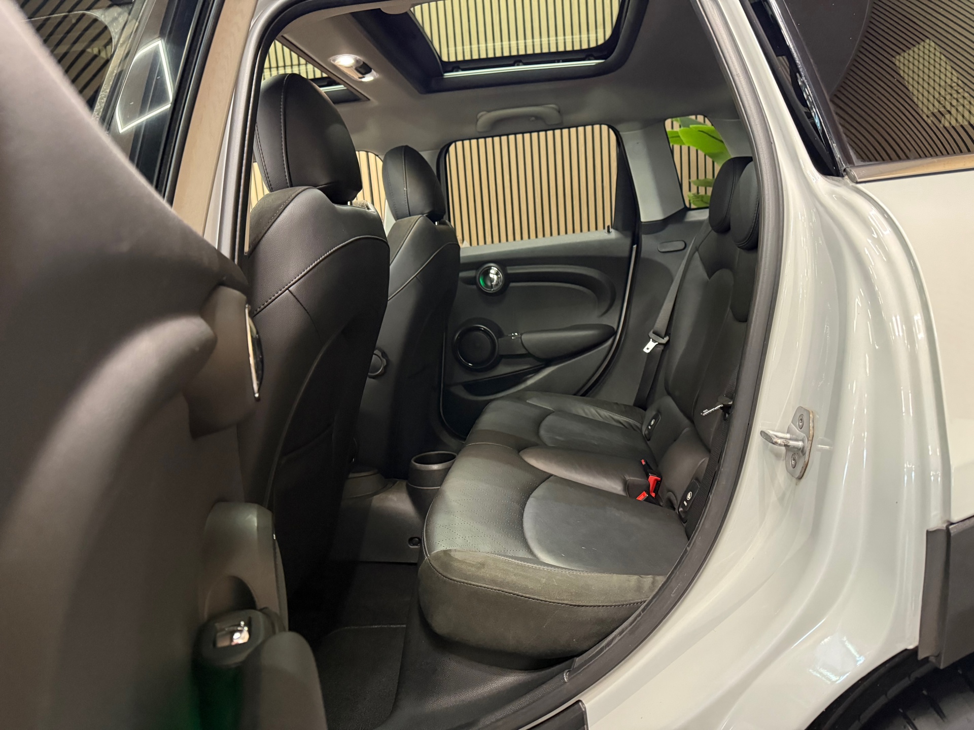 https://www.autokooy.nl//xml/images/55997081-21.JPG