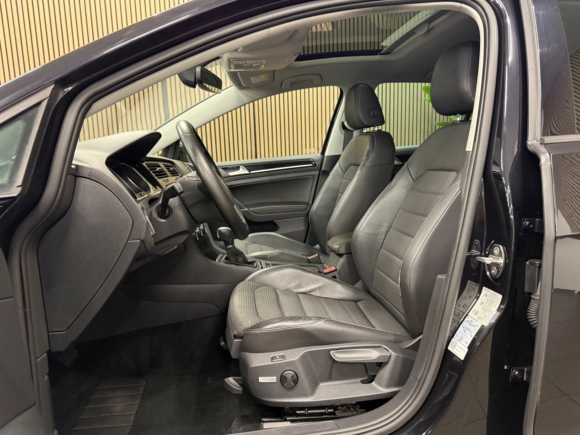 https://www.autokooy.nl//xml/images/56023816-11.JPG