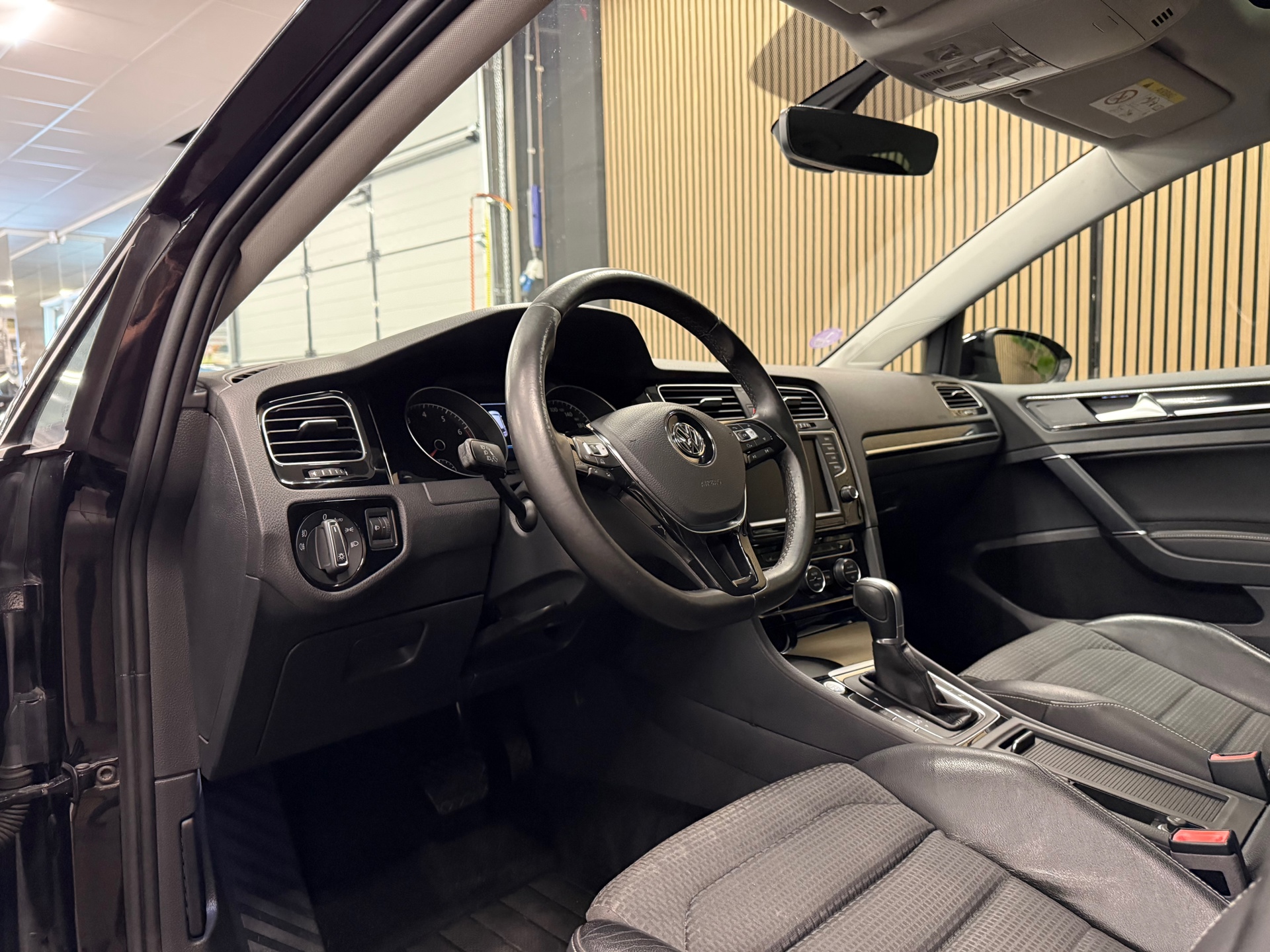 https://www.autokooy.nl//xml/images/56023816-12.JPG