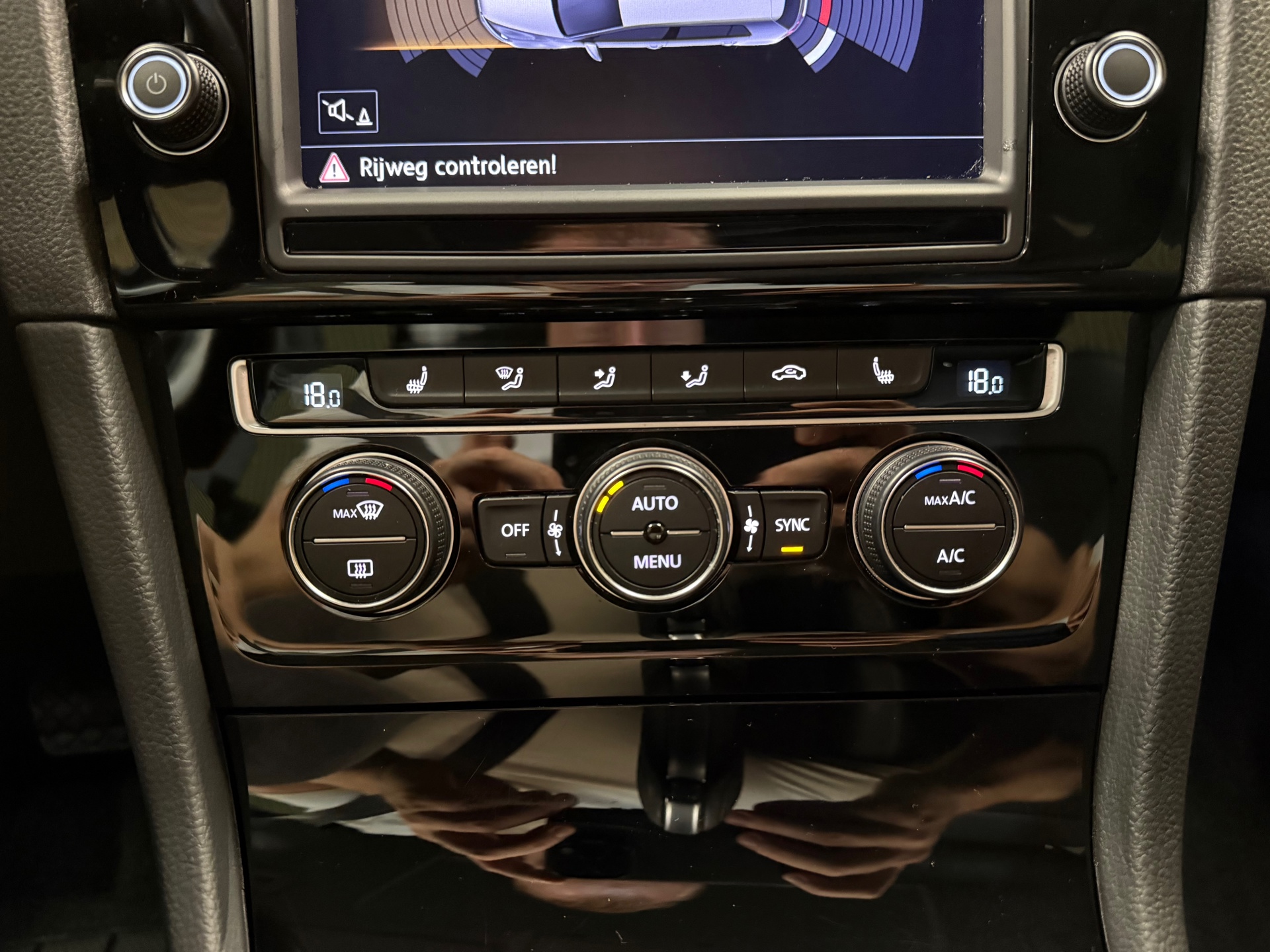 https://www.autokooy.nl//xml/images/56023816-18.JPG