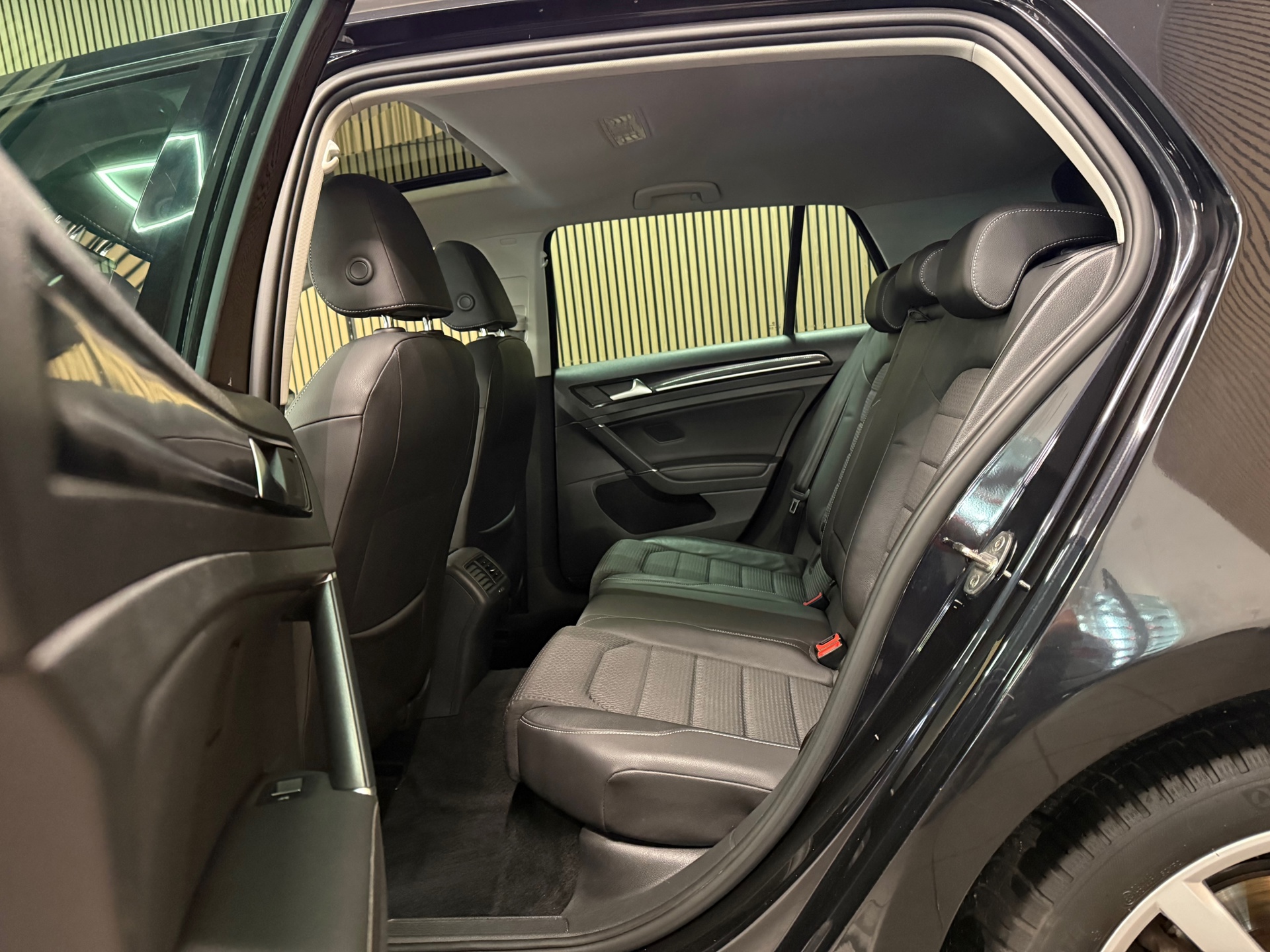 https://www.autokooy.nl//xml/images/56023816-21.JPG