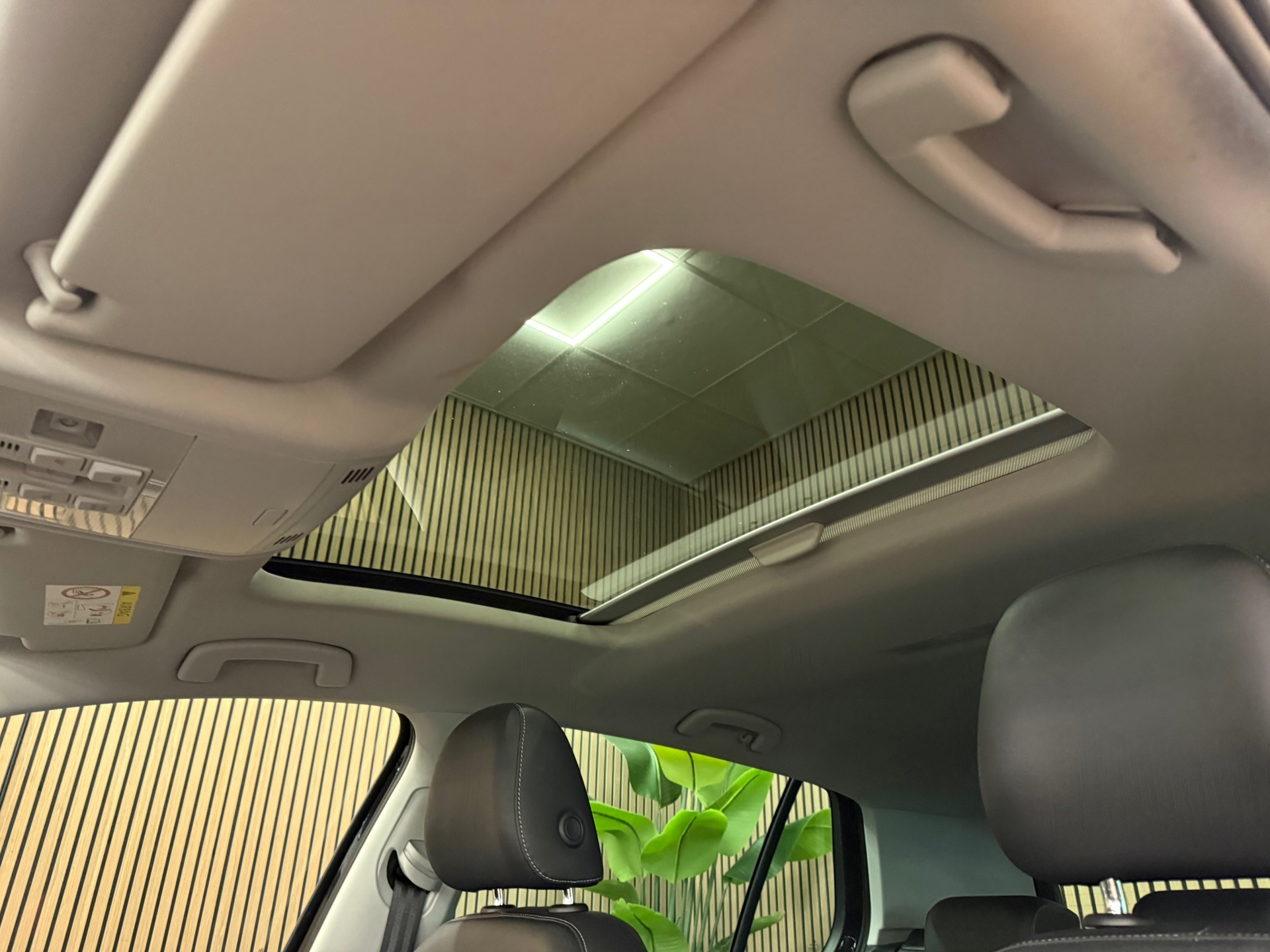 https://www.autokooy.nl//xml/images/56023816-22.JPG