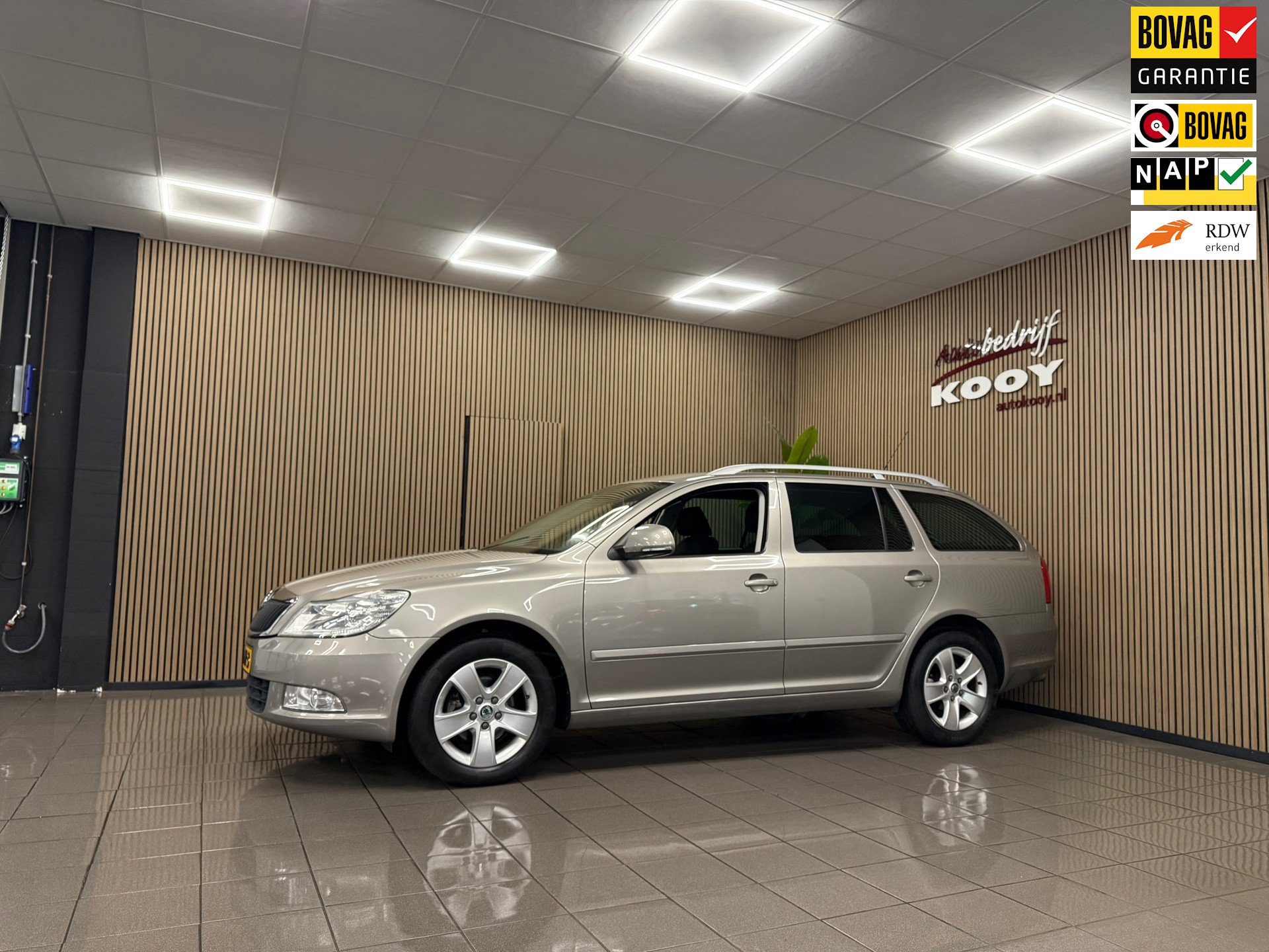 Skoda Octavia Combi 1.2 TSI Elegance * Automaat / Trekhaak / LM Velgen / Cruise control / NL Auto *