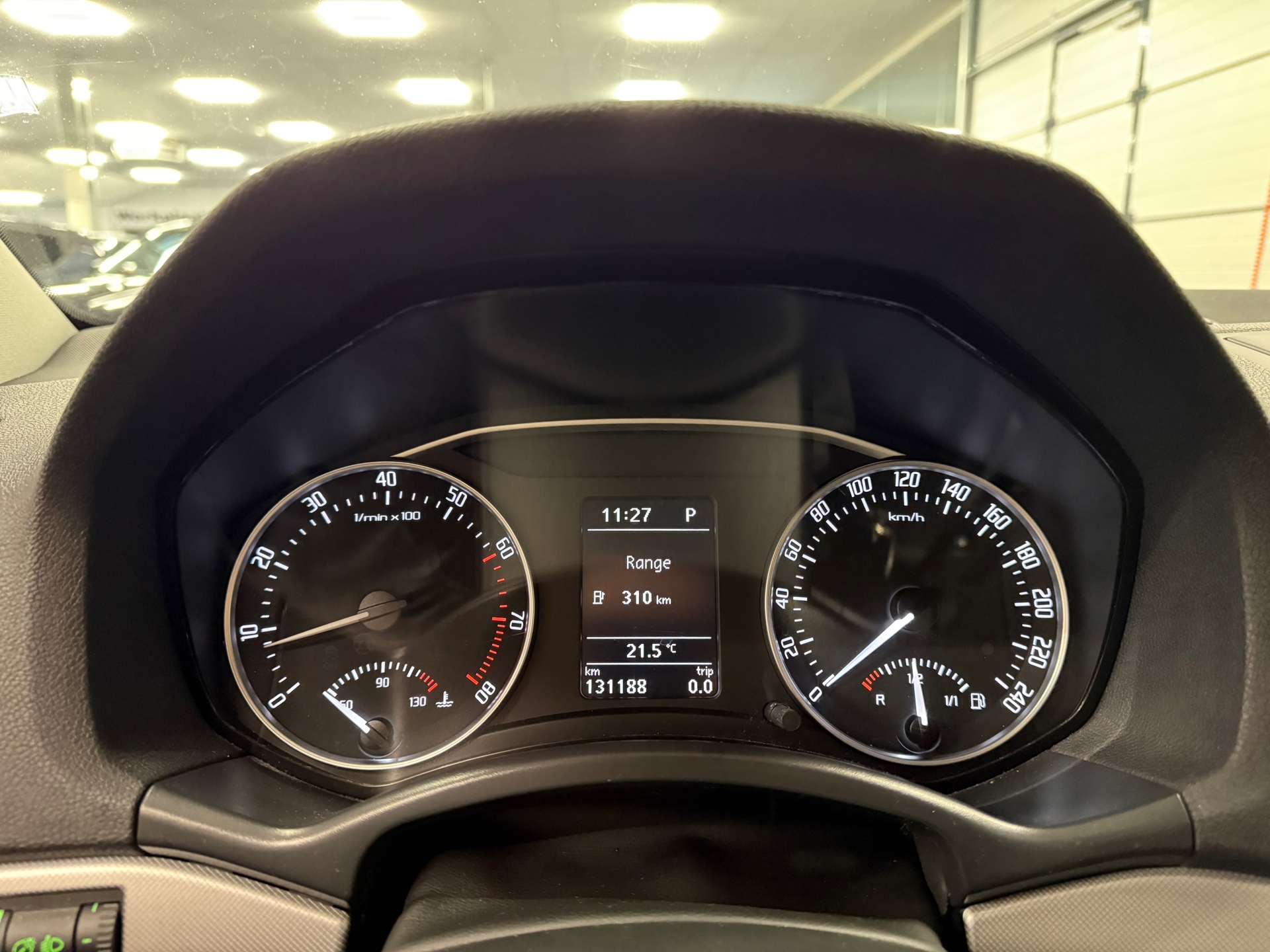 https://www.autokooy.nl//xml/images/56024094-14.JPG