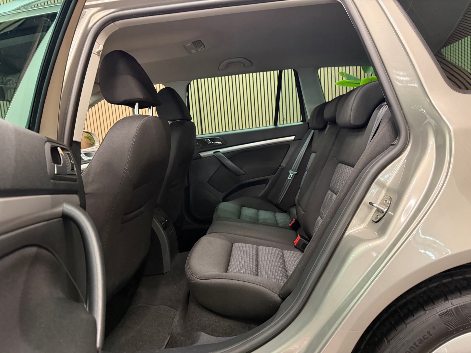 https://www.autokooy.nl//xml/images/56024094-21.JPG