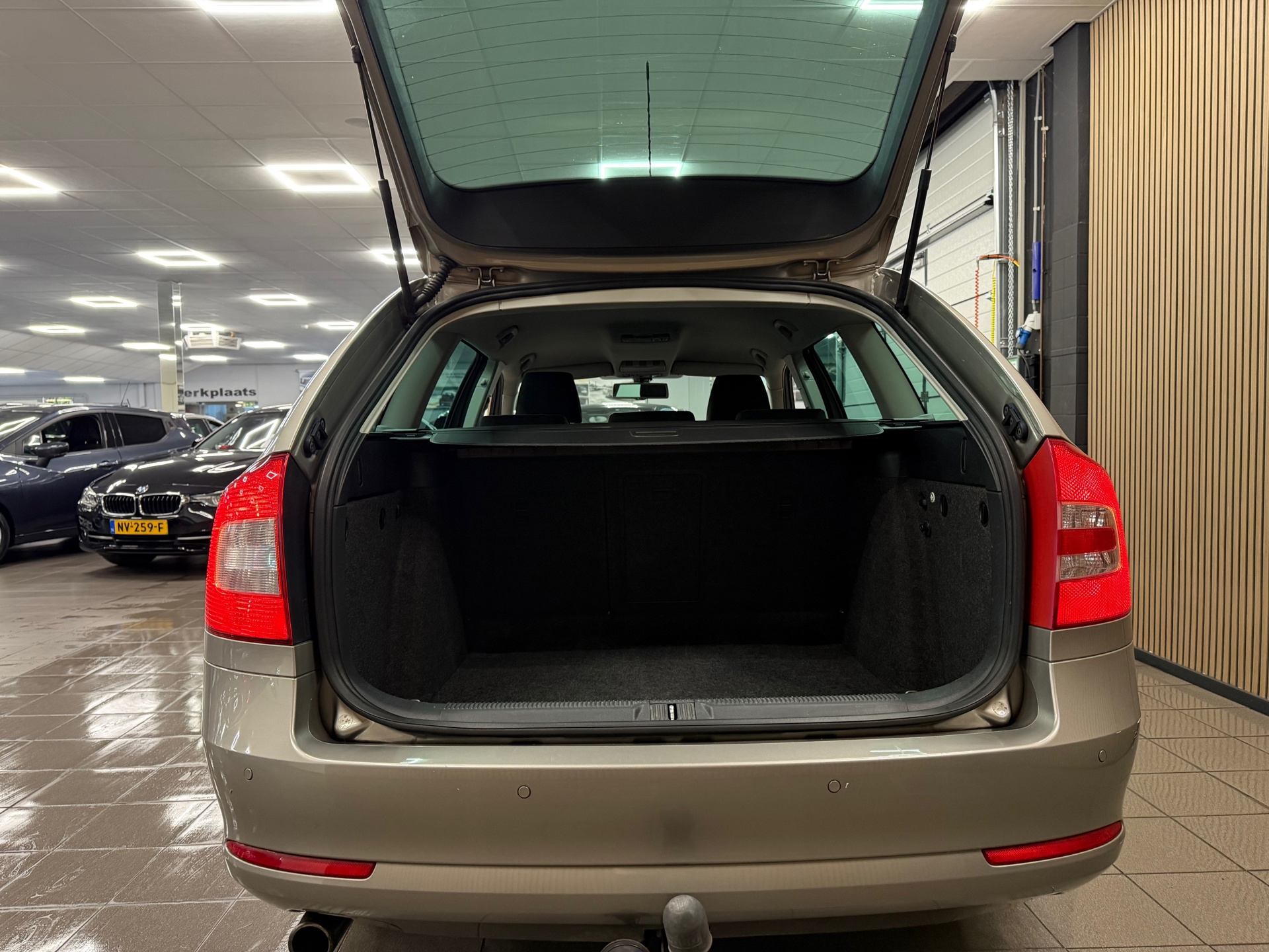 https://www.autokooy.nl//xml/images/56024094-5.JPG