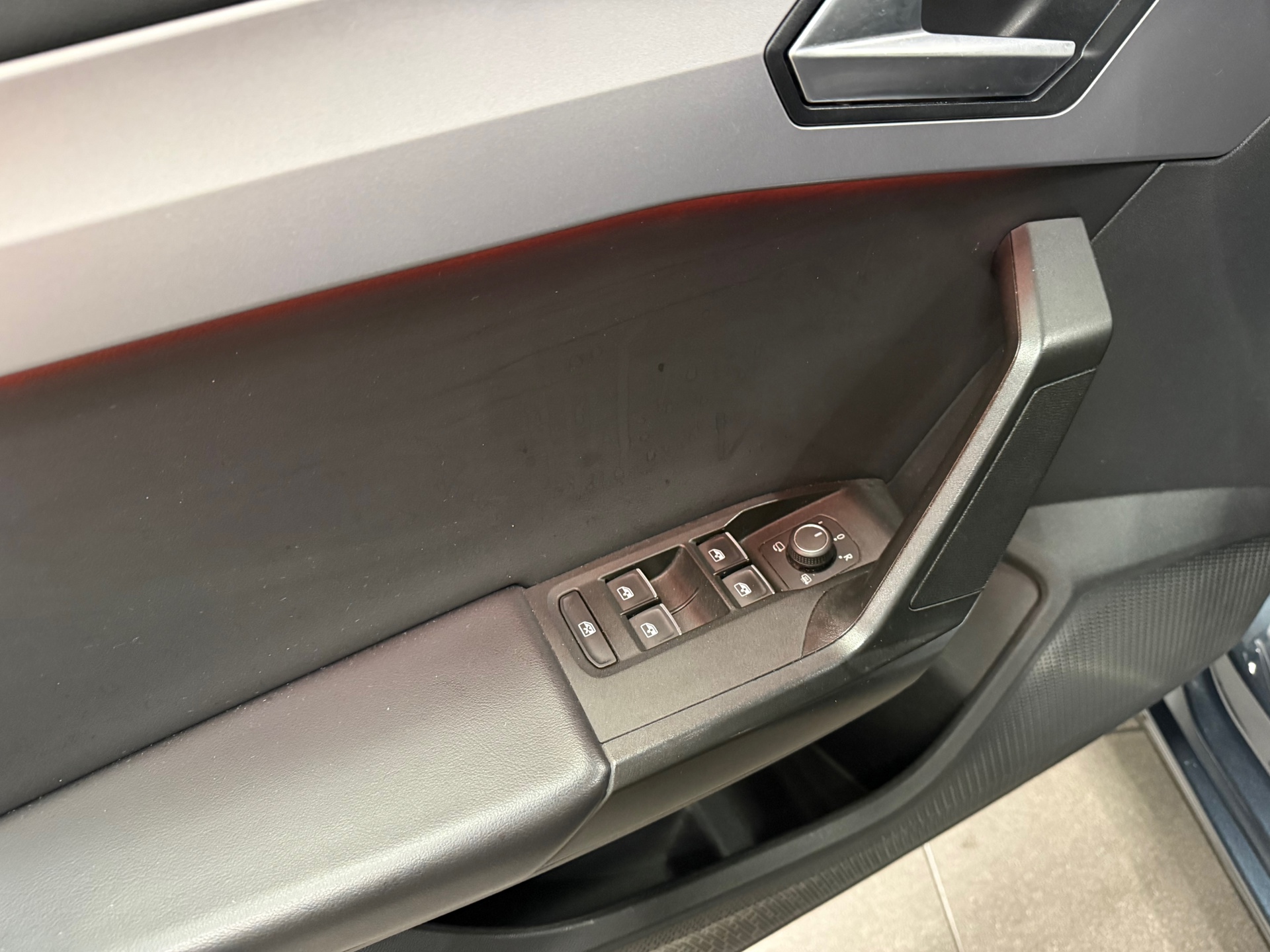https://www.autokooy.nl//xml/images/56025806-10.JPG