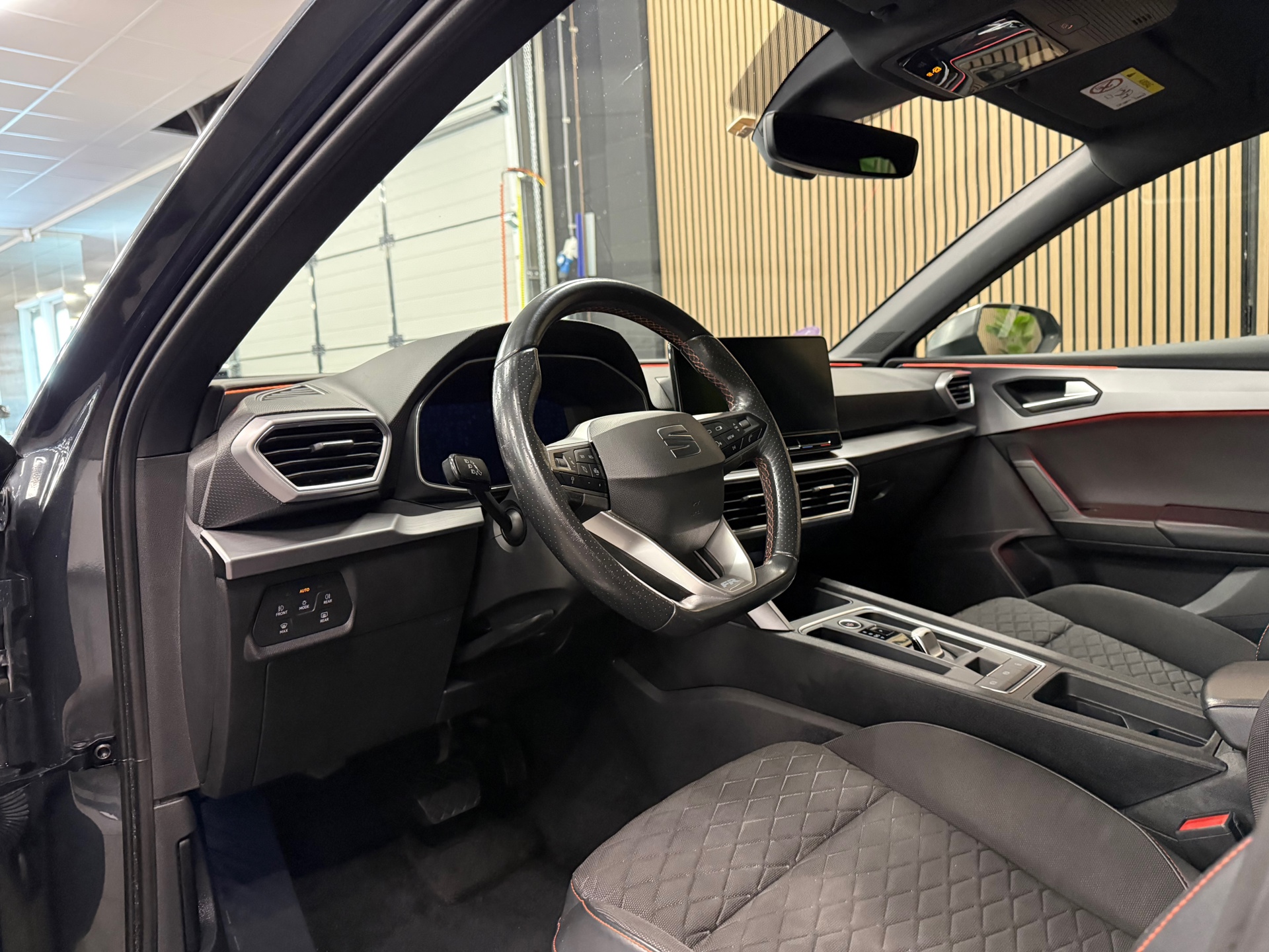 https://www.autokooy.nl//xml/images/56025806-13.JPG