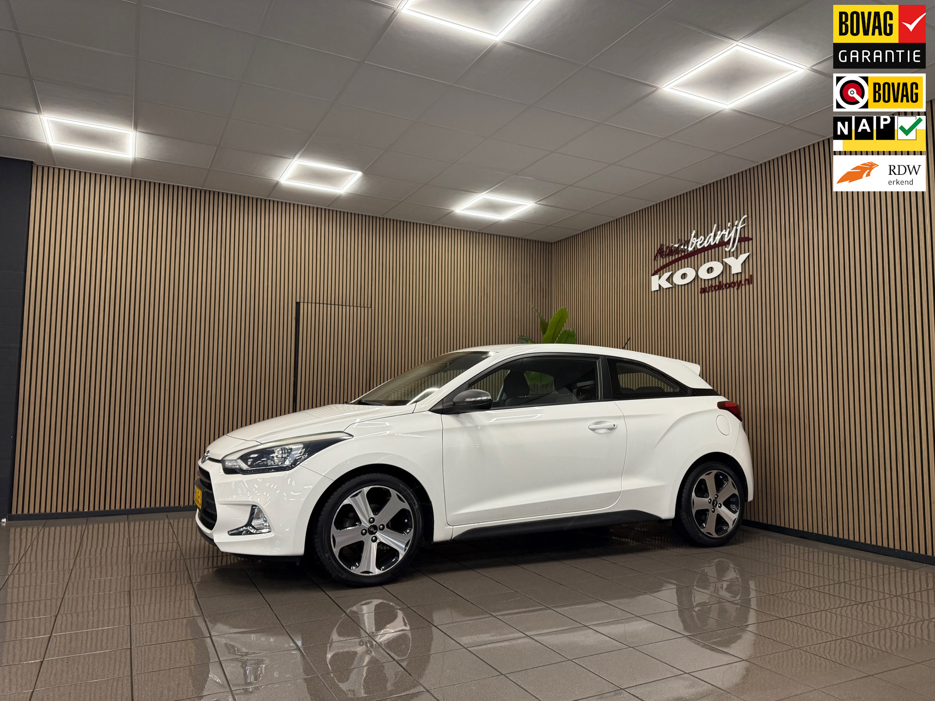Hyundai I20 Coupé 1.2 HP i-Motion Comfort * Navigatie / Camera / LM Velgen / NL Auto *