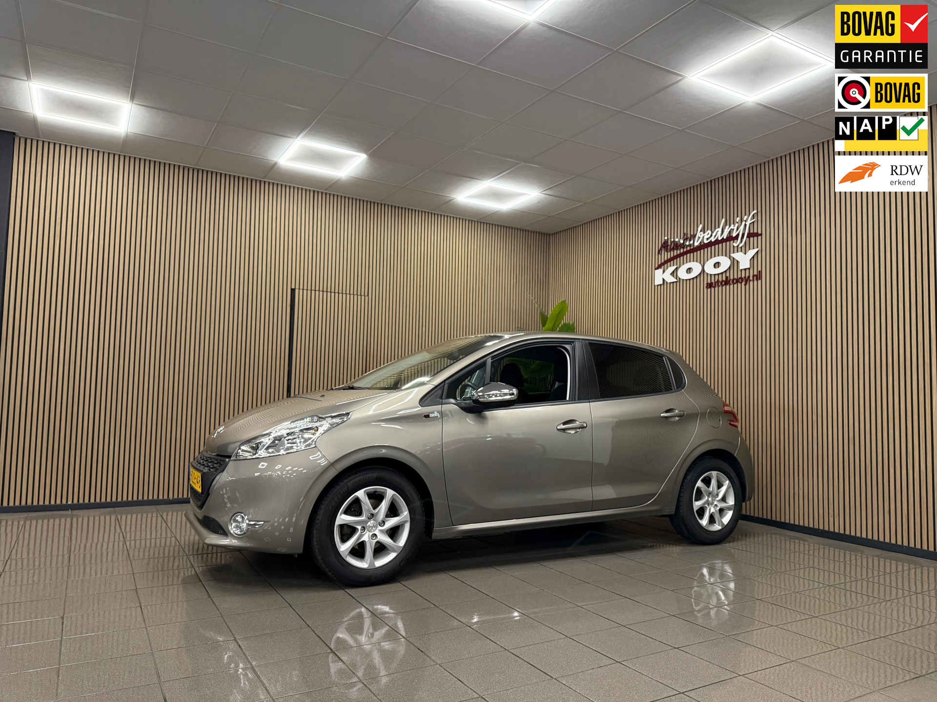 Peugeot 208 1.2 PureTech Style Pack * Distributie vervangen / Navigatie / LM Velgen / NL Auto *