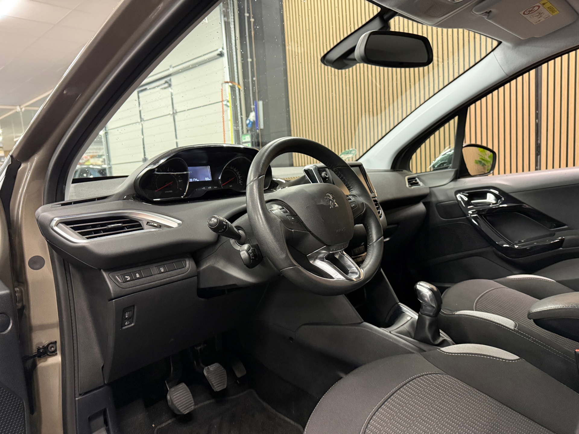 https://www.autokooy.nl//xml/images/56049908-12.JPG