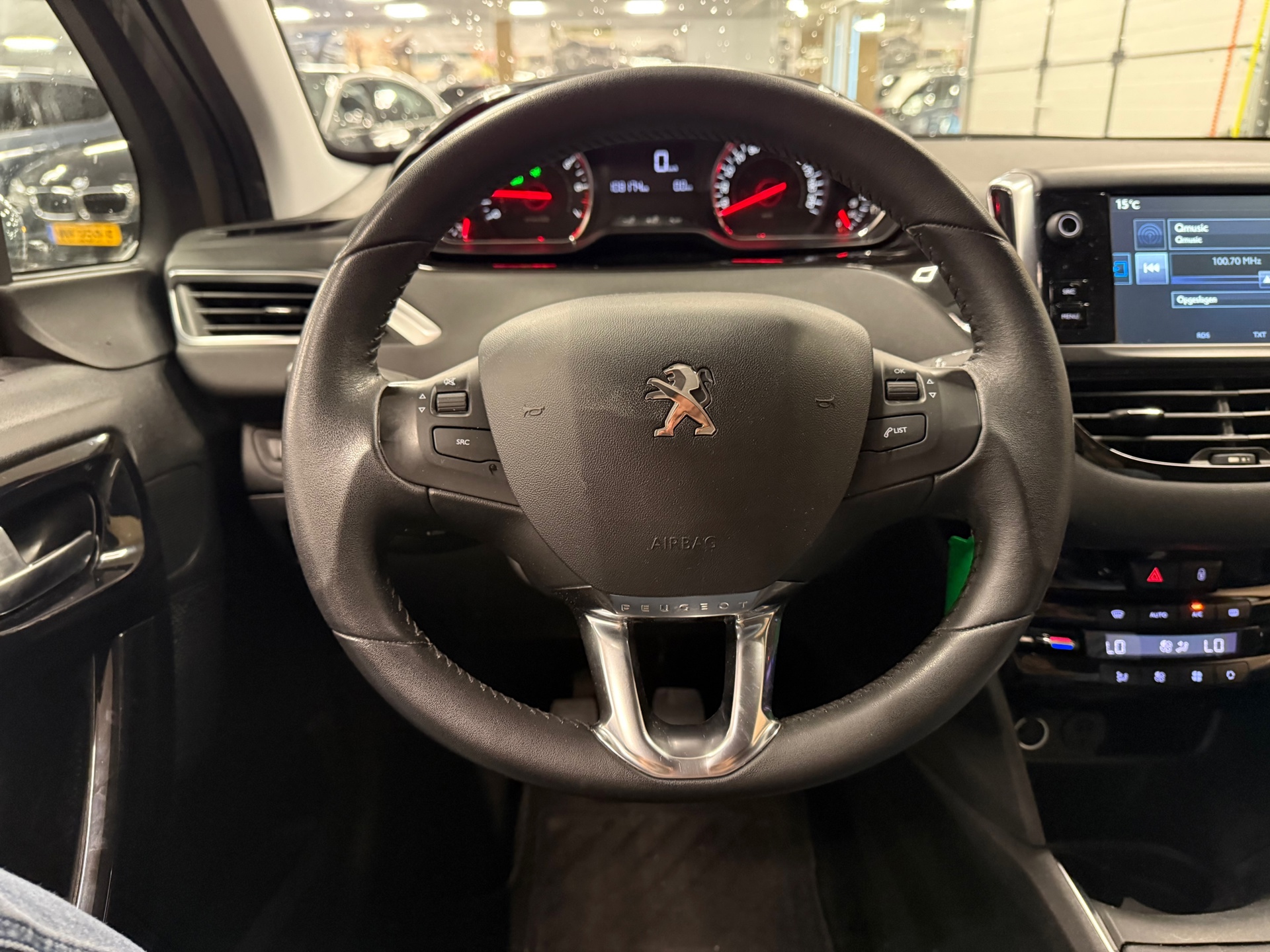 https://www.autokooy.nl//xml/images/56049908-13.JPG