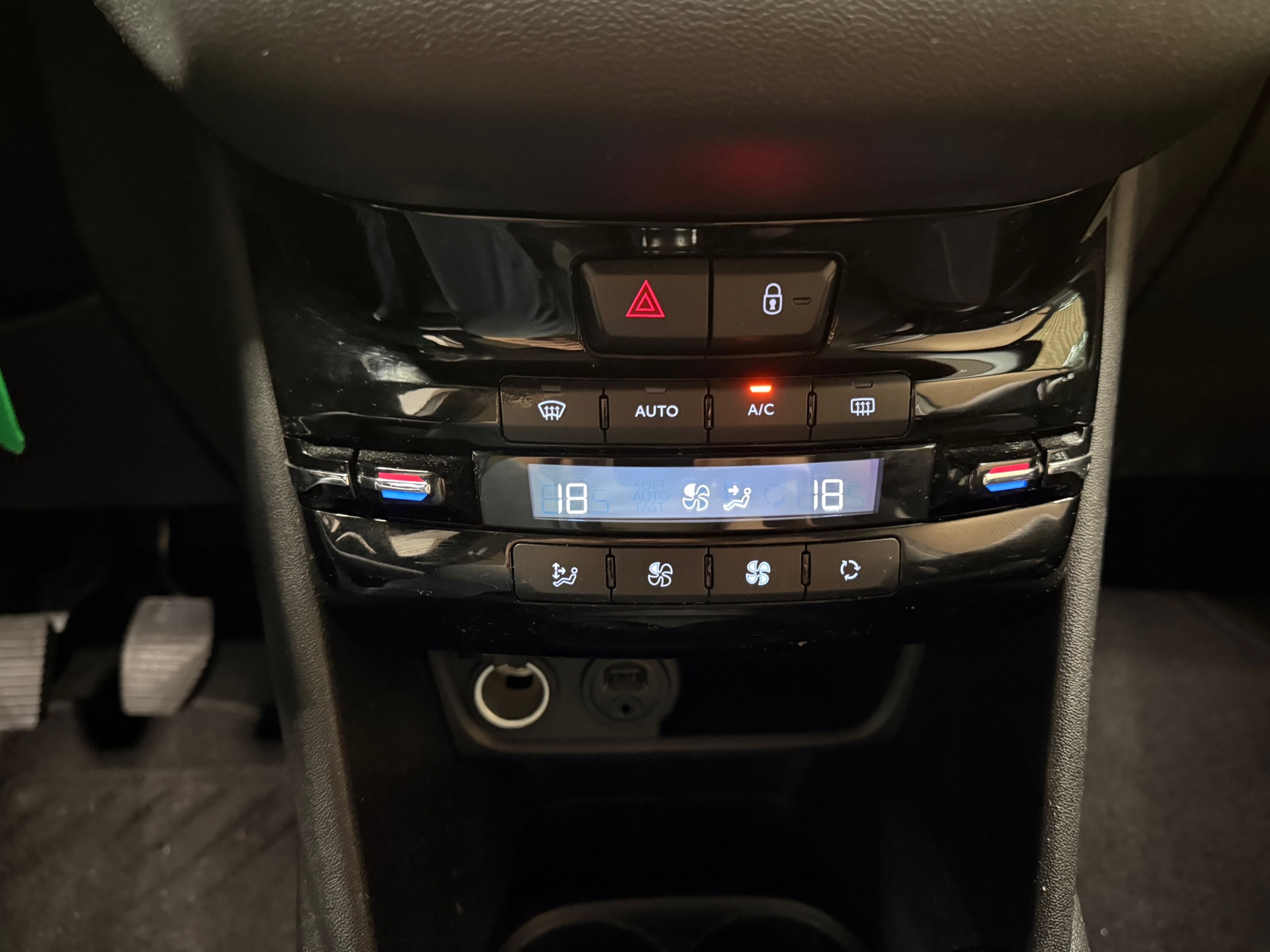 https://www.autokooy.nl//xml/images/56049908-19.JPG