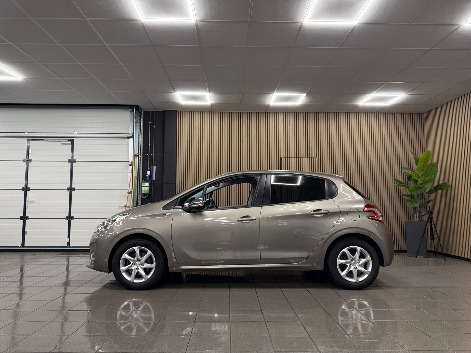 https://www.autokooy.nl//xml/images/56049908-2.JPG