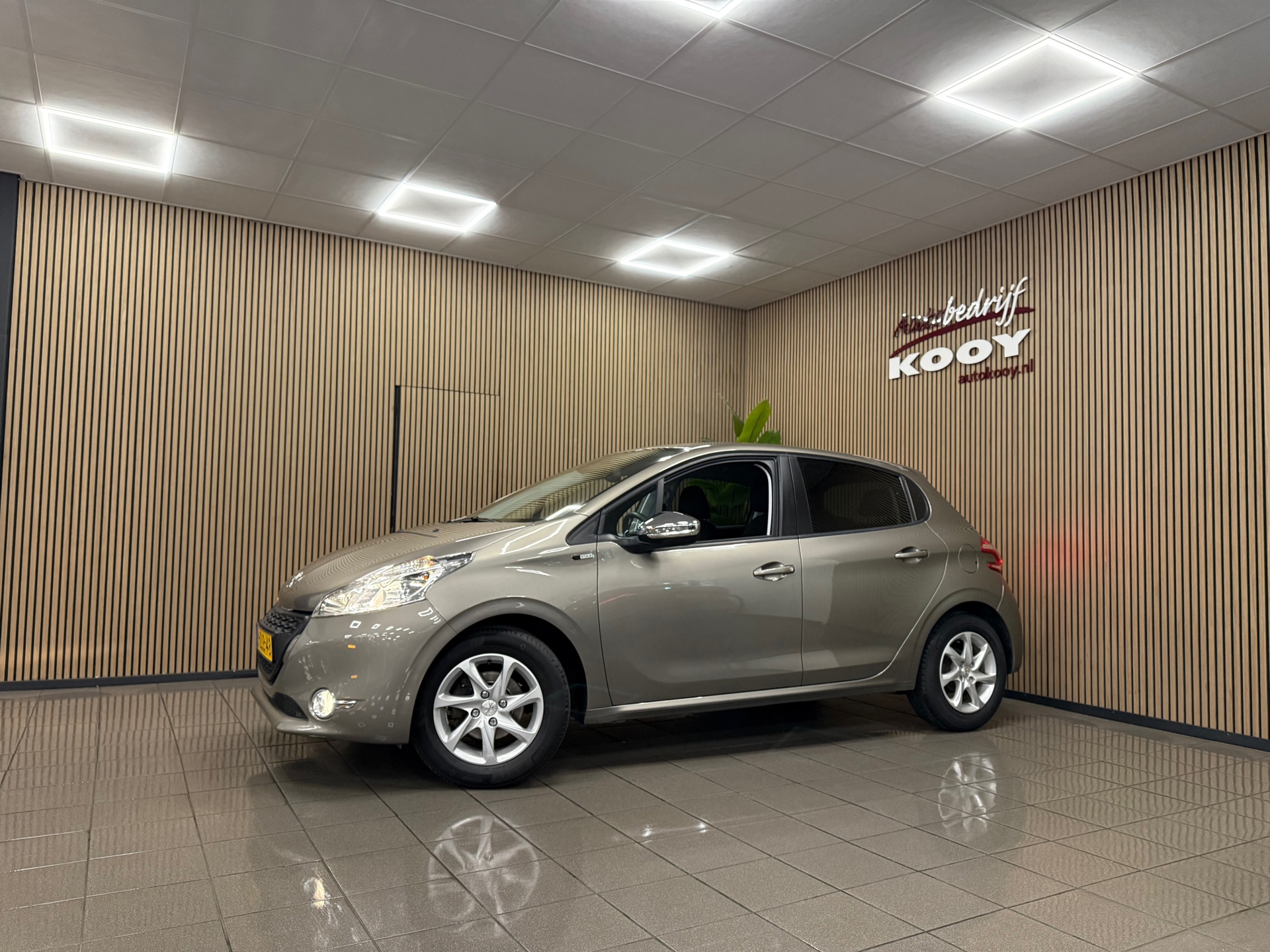 https://www.autokooy.nl//xml/images/56049908-9.JPG