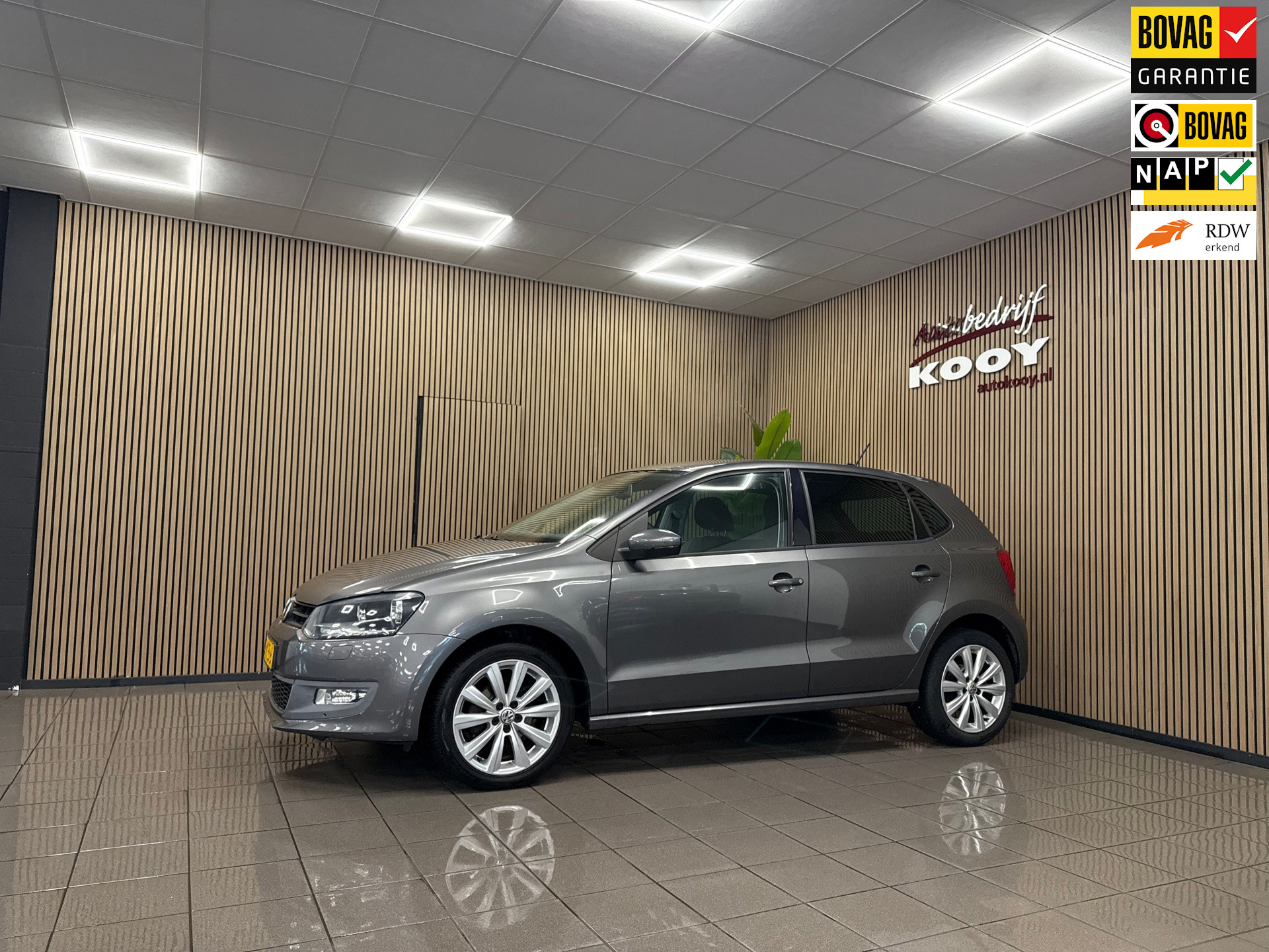Volkswagen Polo 1.4-16V Highline * Automaat / Carplay / Stoelverwarming / LM Velgen / NL Auto *