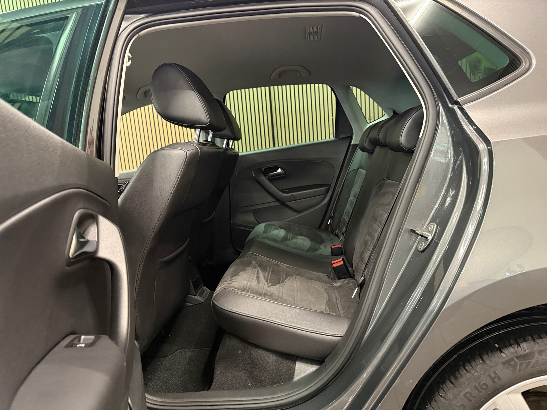 https://www.autokooy.nl//xml/images/56049956-22.JPG