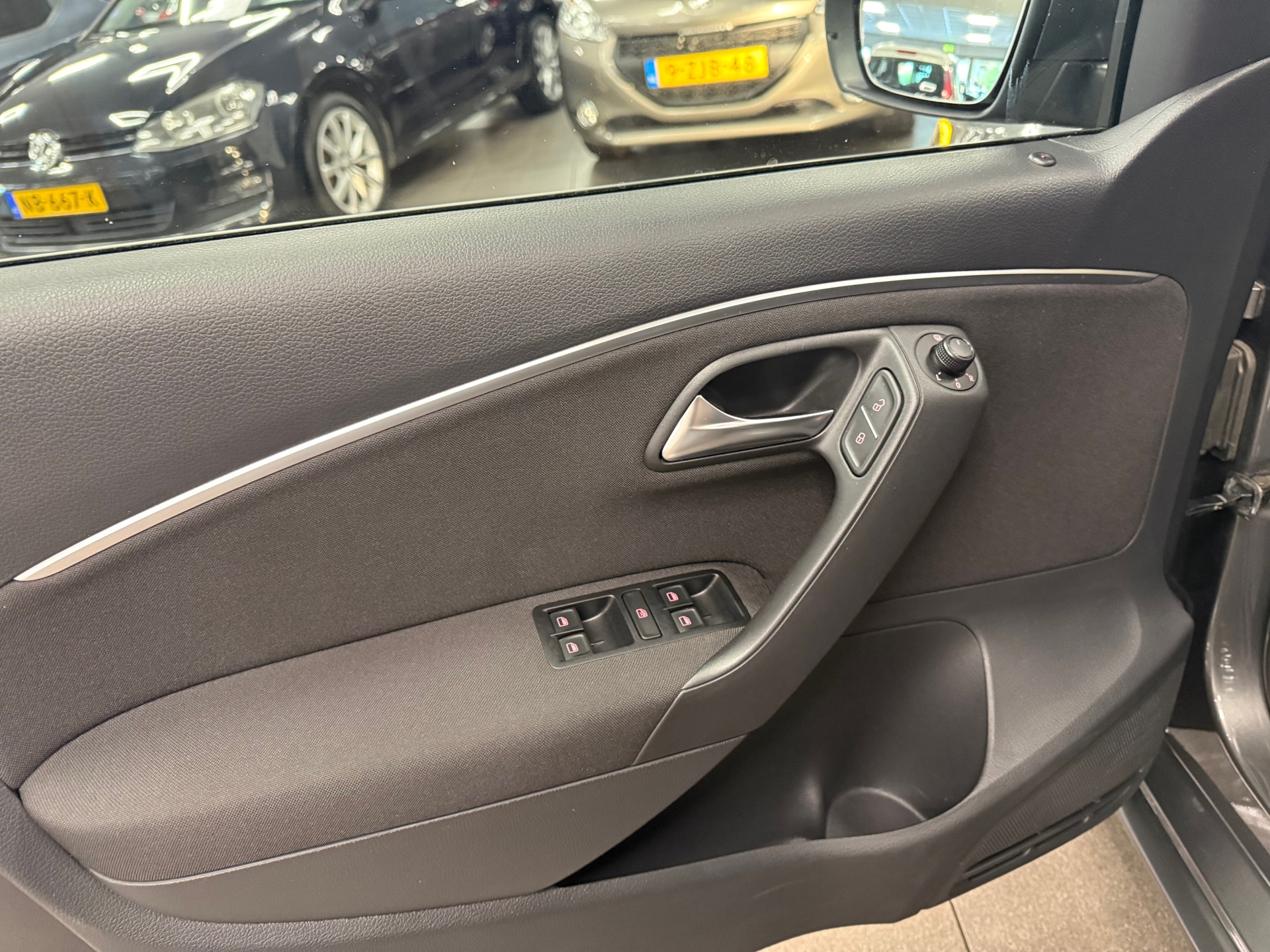 https://www.autokooy.nl//xml/images/56098214-10.JPG
