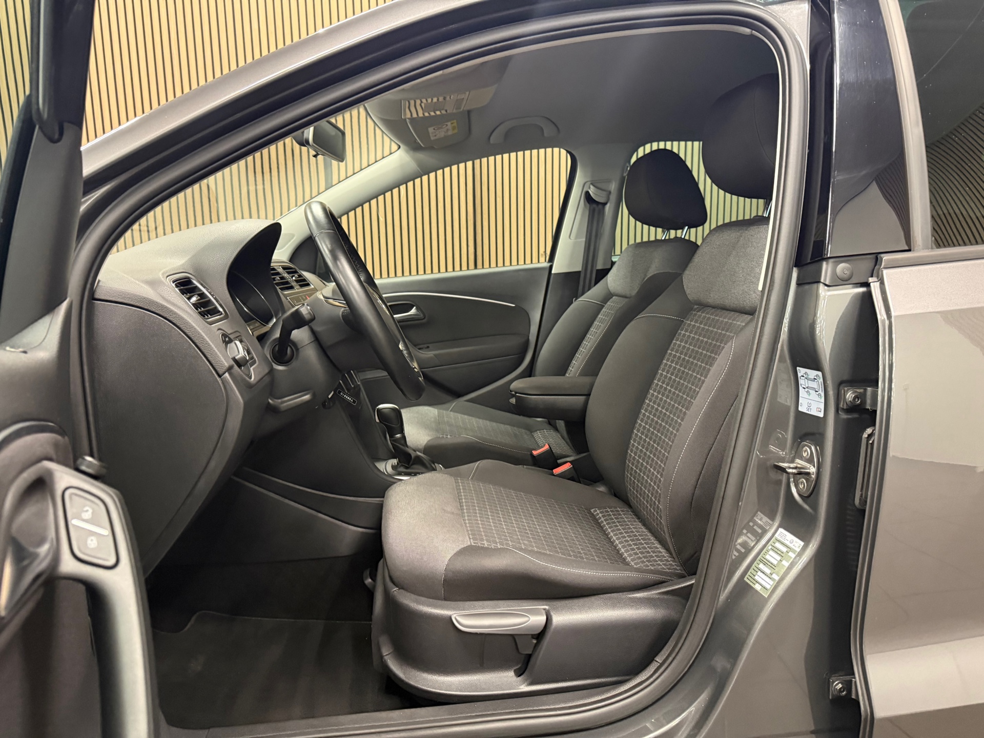 https://www.autokooy.nl//xml/images/56098214-11.JPG
